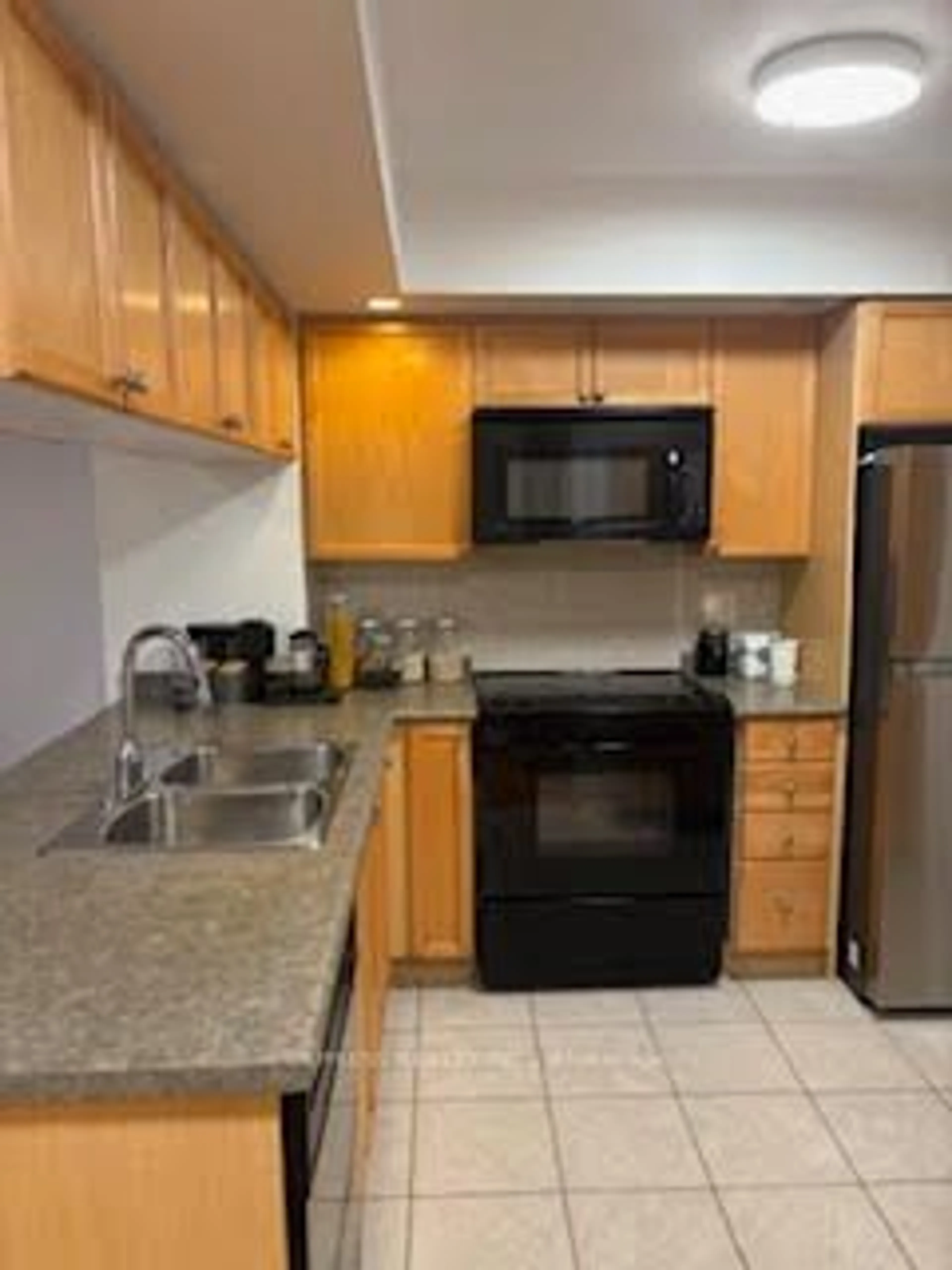 Standard kitchen for 5229 Dundas St #204, Toronto Ontario M9B 6L9