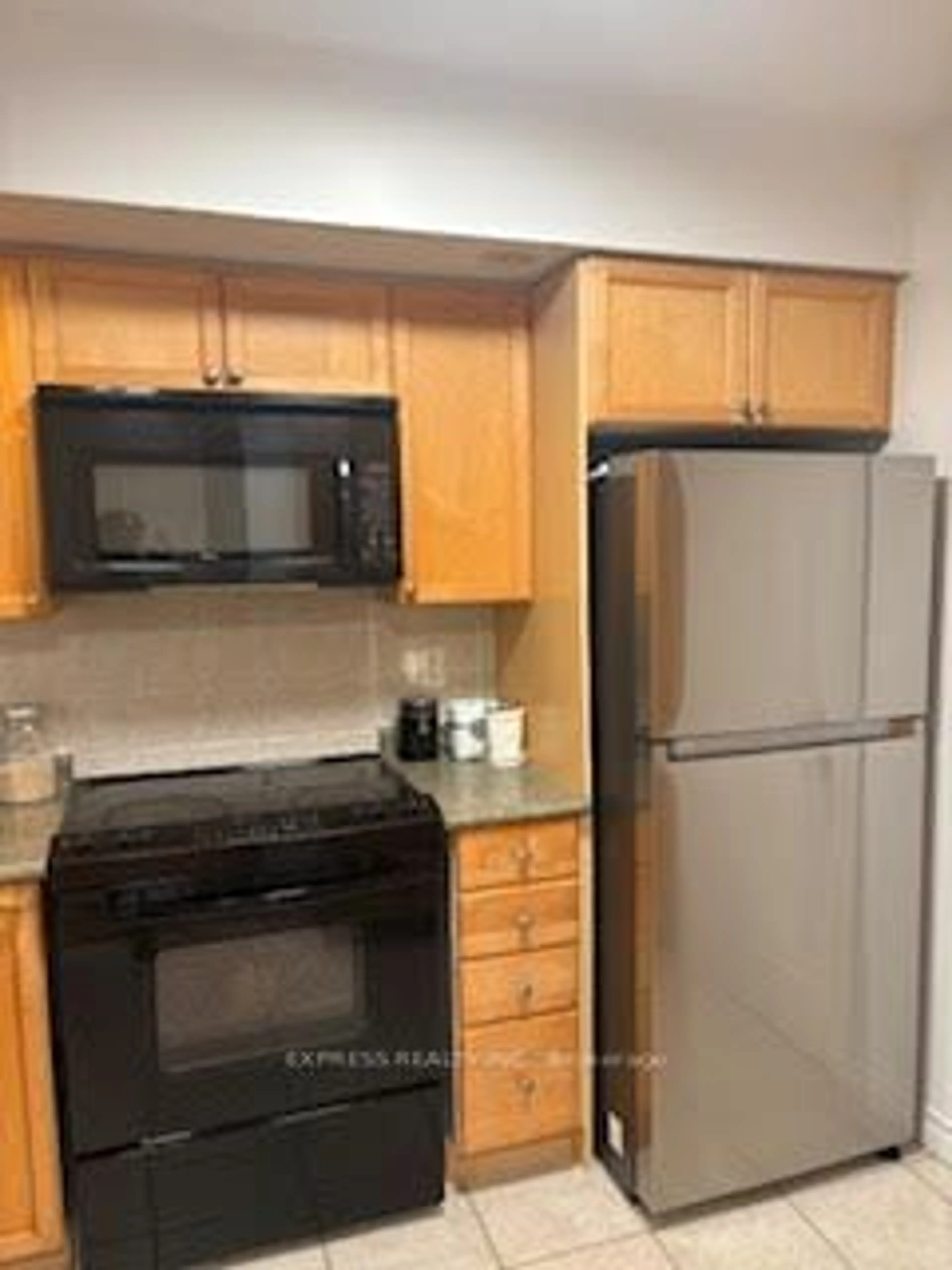 Standard kitchen for 5229 Dundas St #204, Toronto Ontario M9B 6L9