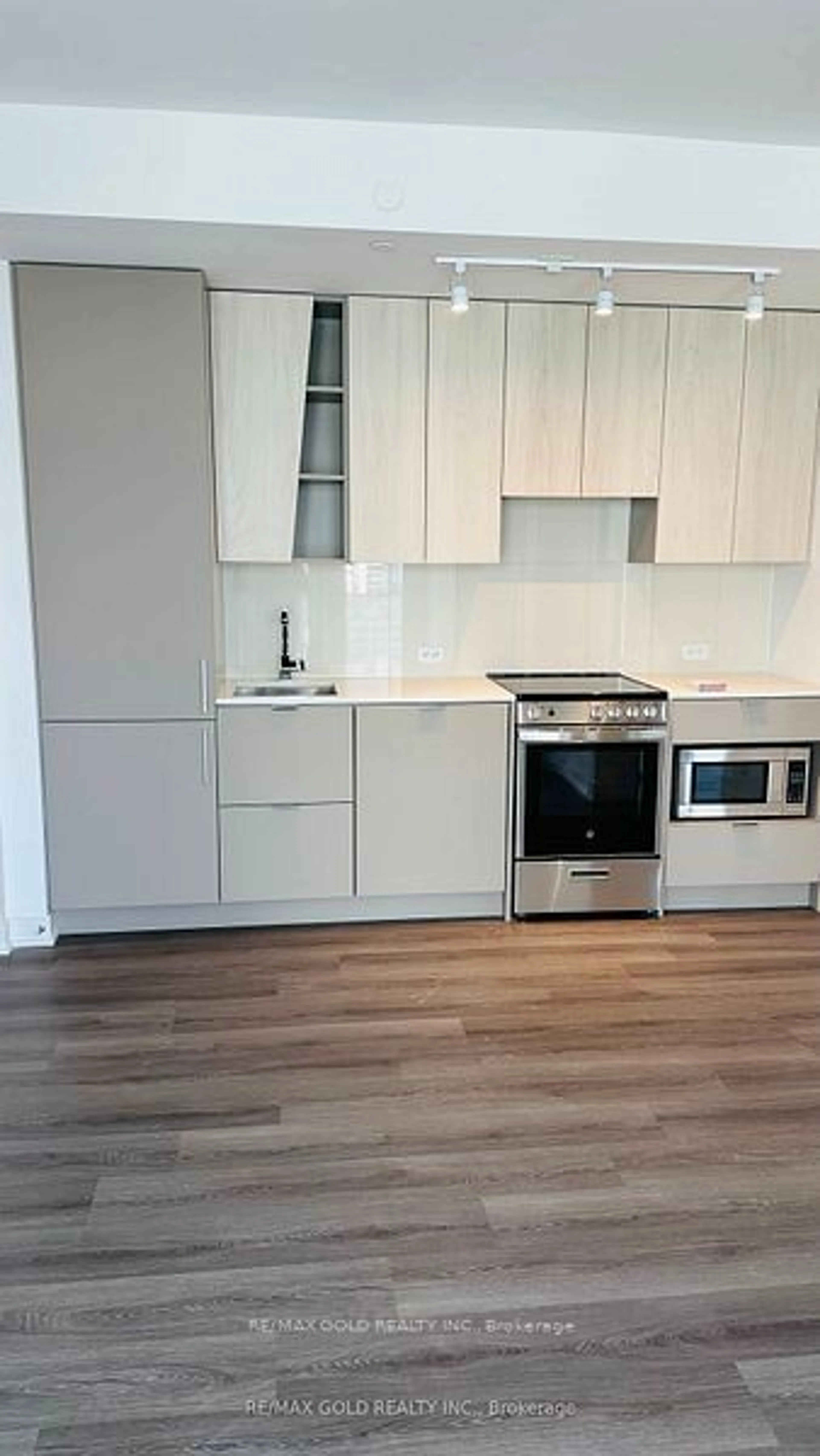 Standard kitchen, wood floors for 3883 Quartz Rd #1001, Mississauga Ontario L5B 0M4