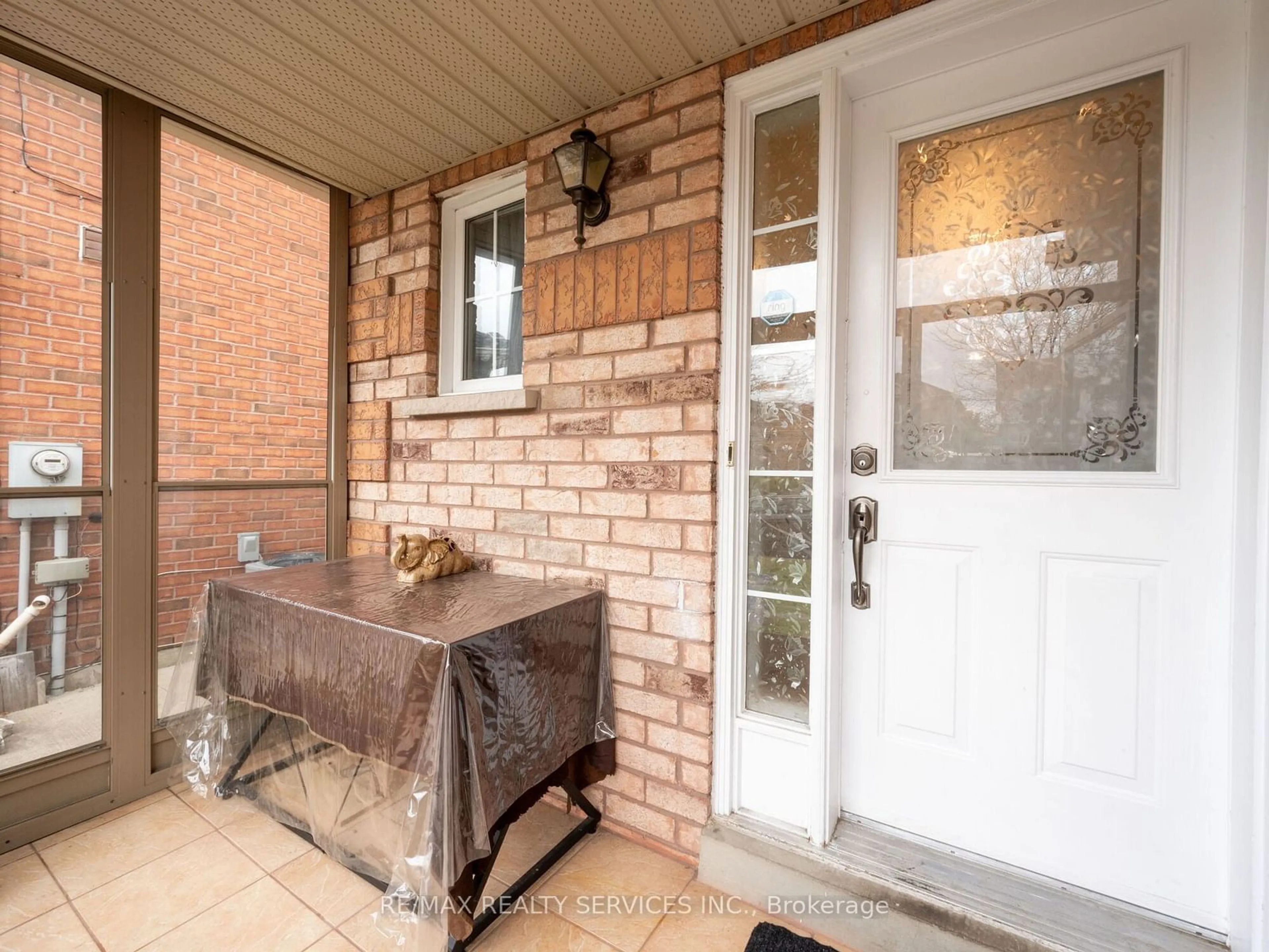 Indoor entryway, cement floor for 56 Woodhaven Dr, Brampton Ontario L7A 1Y4