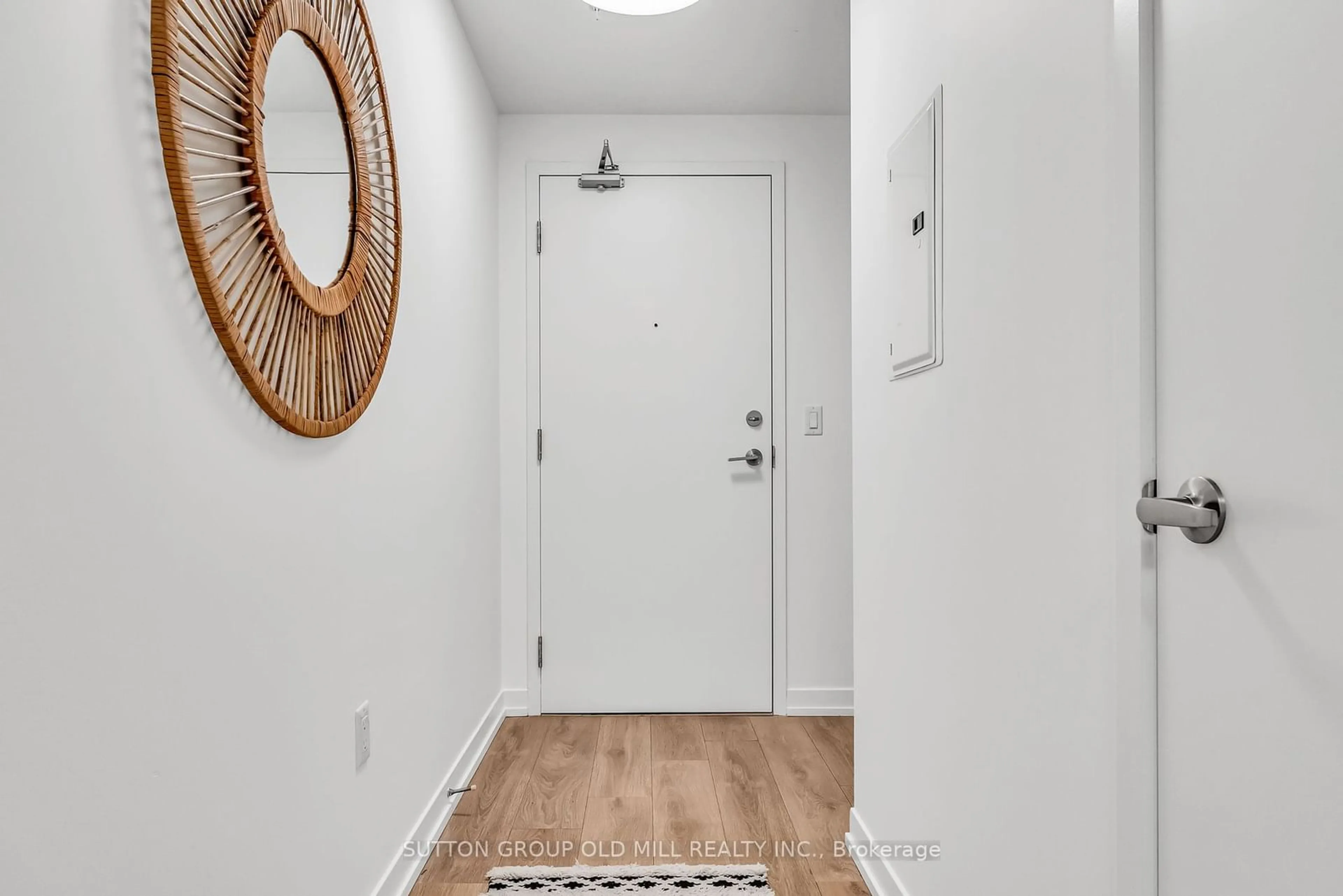 Indoor entryway, wood floors for 1410 Dupont St #333, Toronto Ontario M6H 0B6