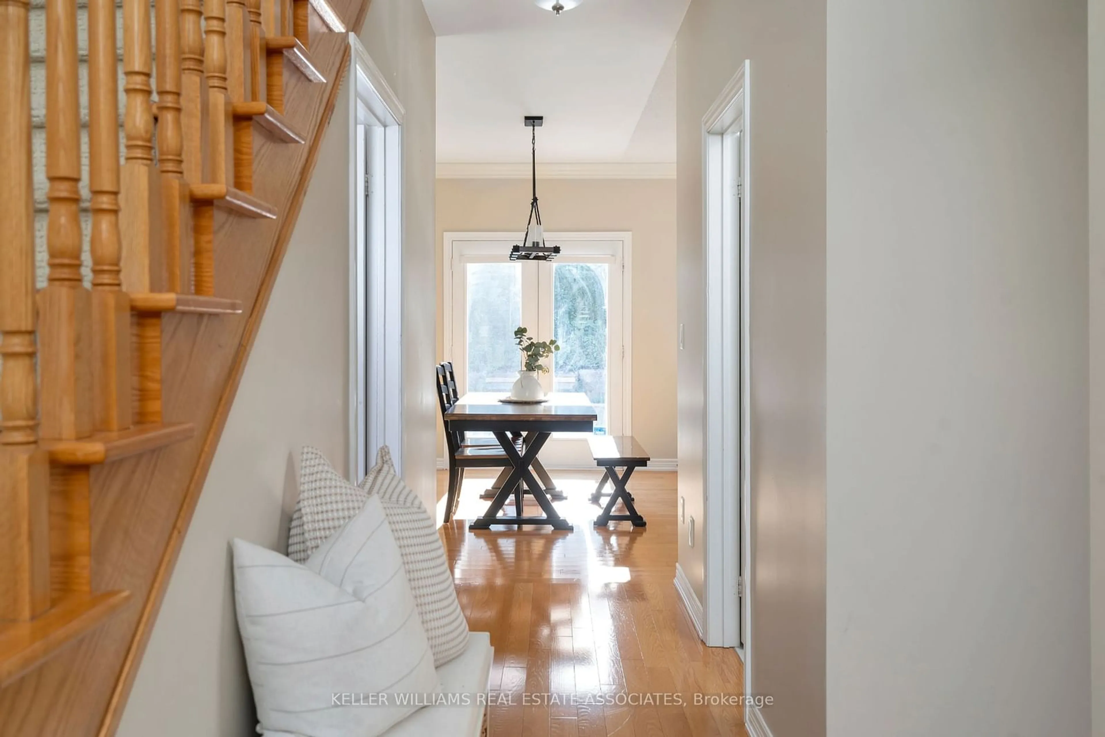 Indoor entryway, wood floors for 53 North Riverdale Dr, Caledon Ontario L7C 3K3