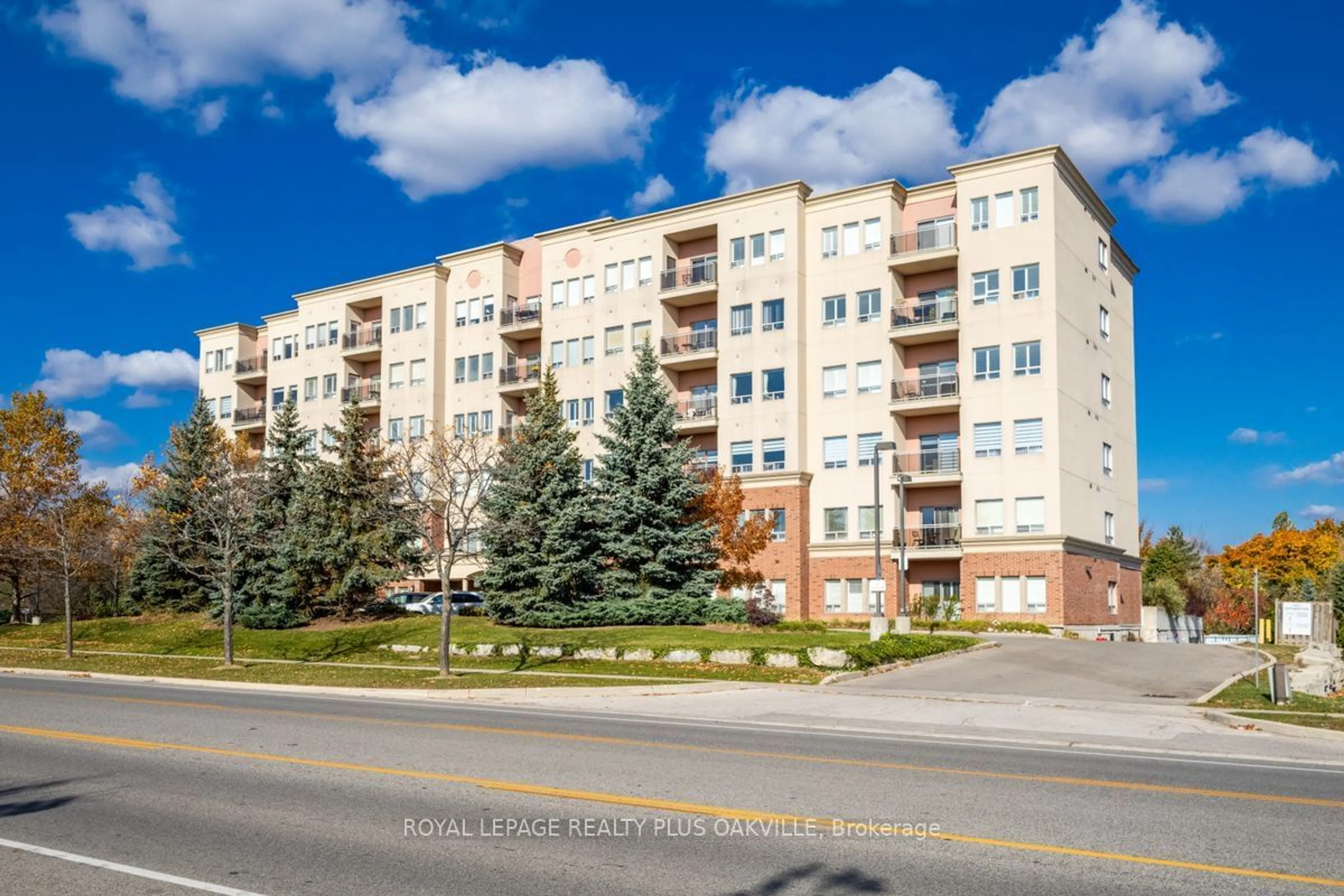 A pic from exterior of the house or condo, the front or back of building for 1499 Nottinghill Gate #403, Oakville Ontario L6M 5G1