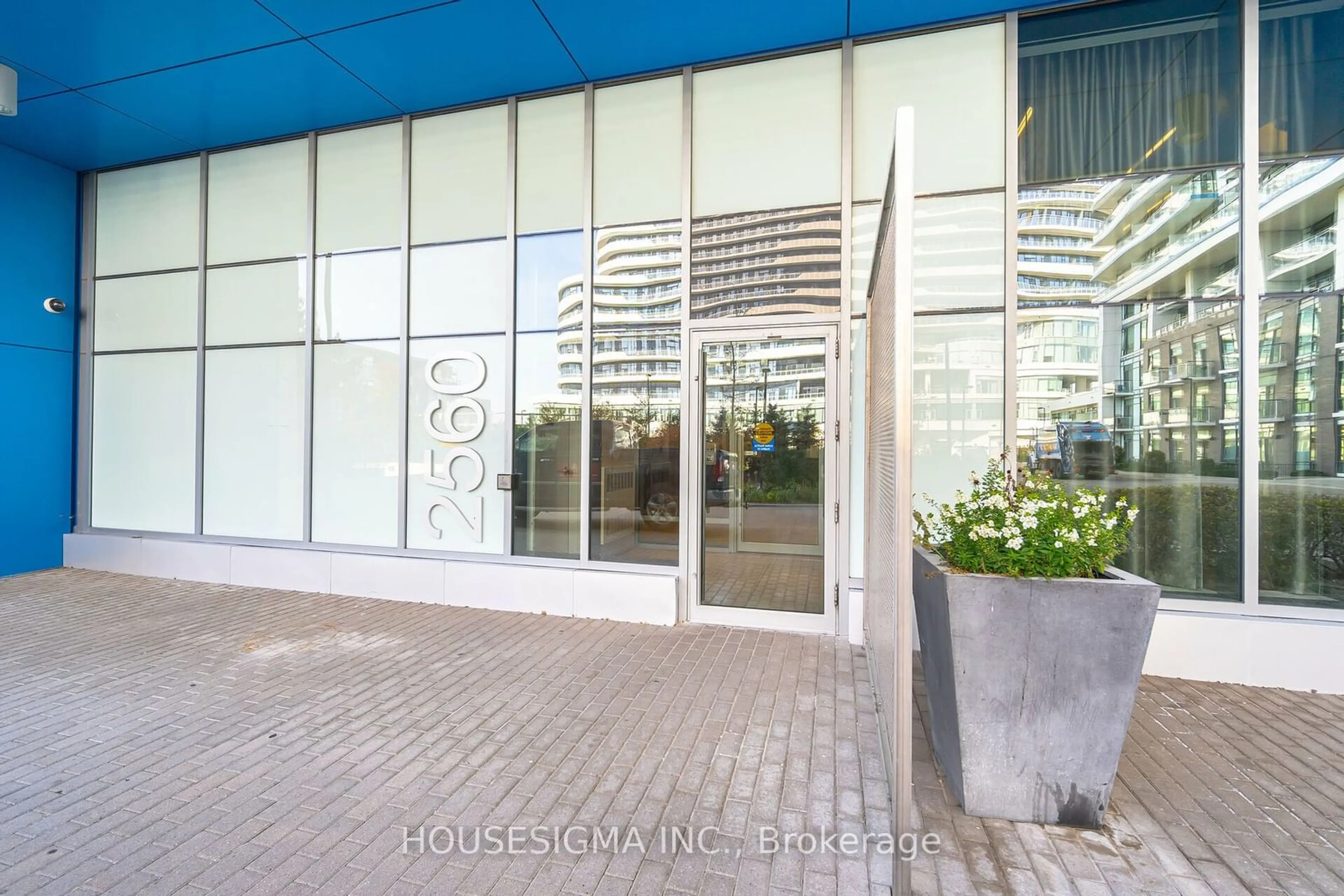 Indoor foyer, ceramic floors for 2560 Eglinton Ave #2109, Mississauga Ontario L5M 0Y3