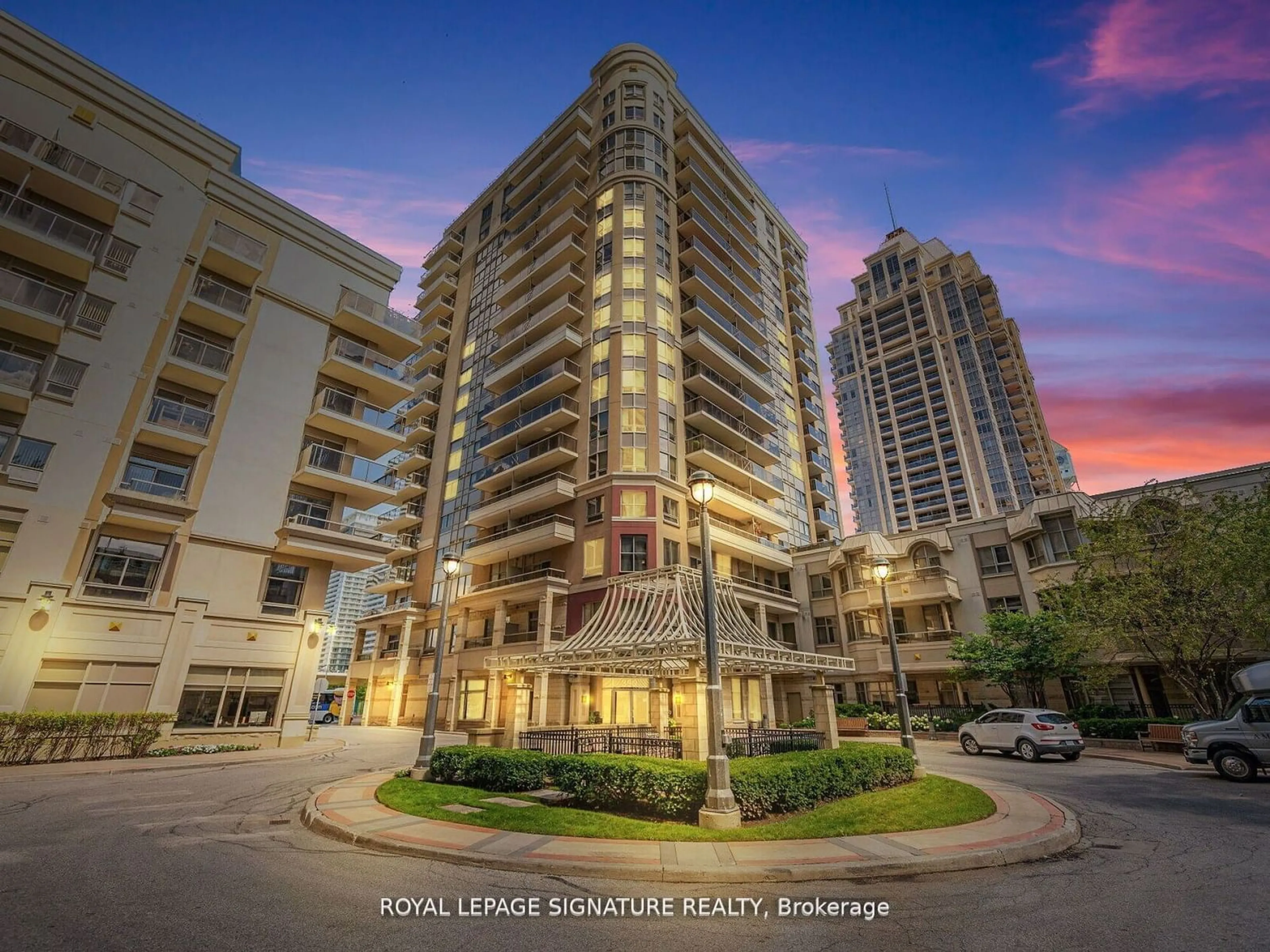 A pic from exterior of the house or condo, the front or back of building for 350 Princess Royal Dr #906, Mississauga Ontario L5B 4N1