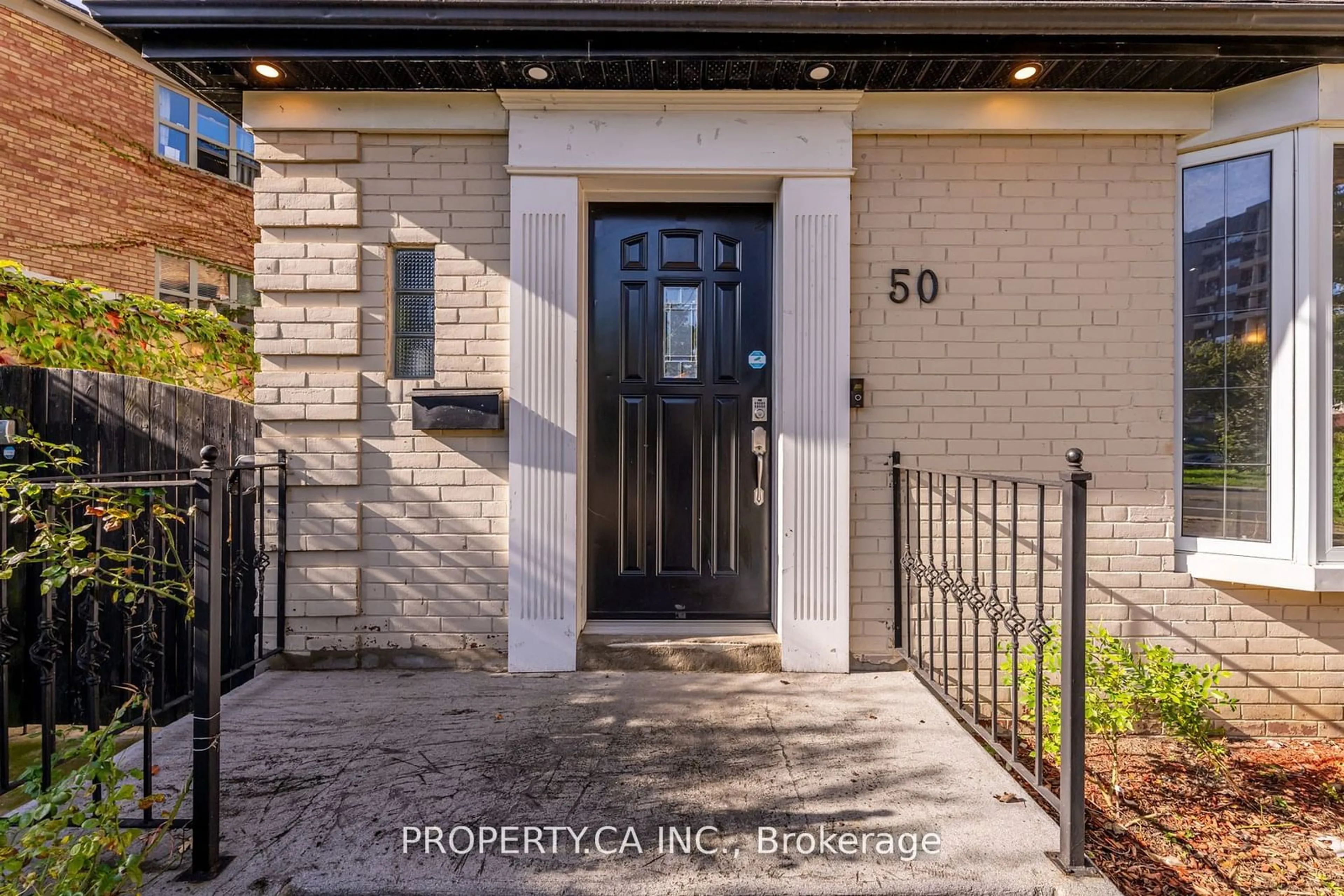 Indoor entryway, wood floors for 50 South Kingsway, Toronto Ontario M6S 3T3