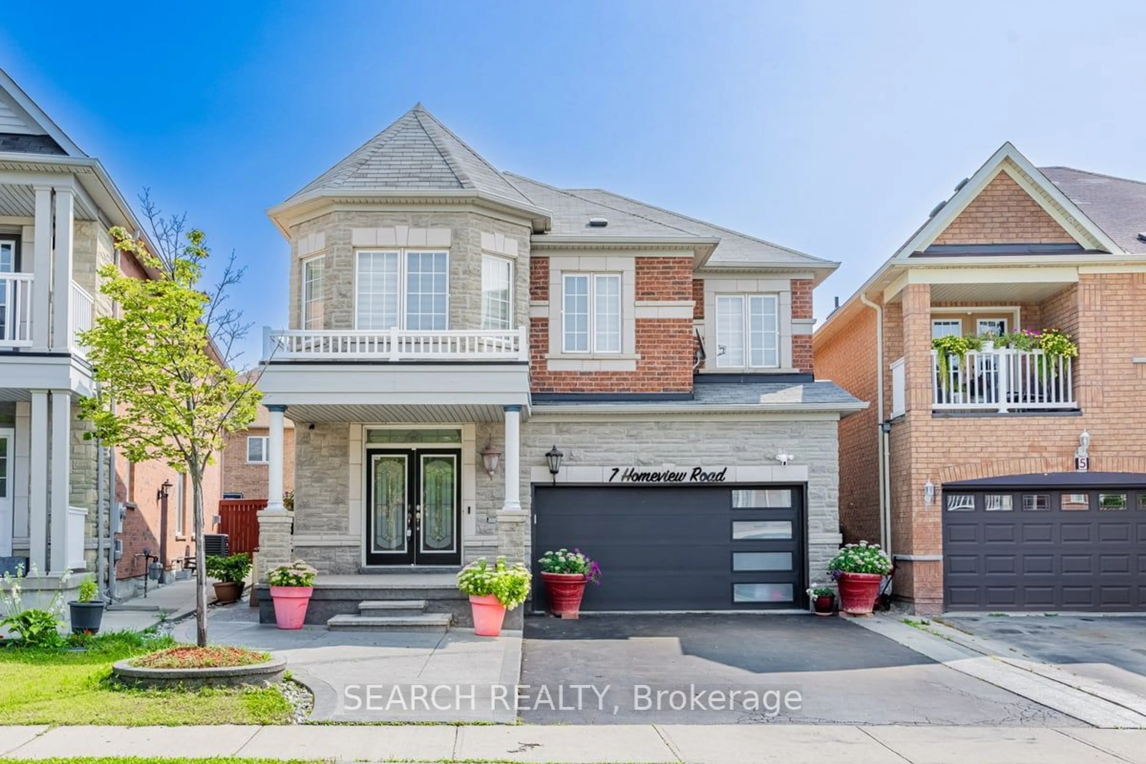 Home with brick exterior material for 7 Homeview Rd, Brampton Ontario L6R 2L9