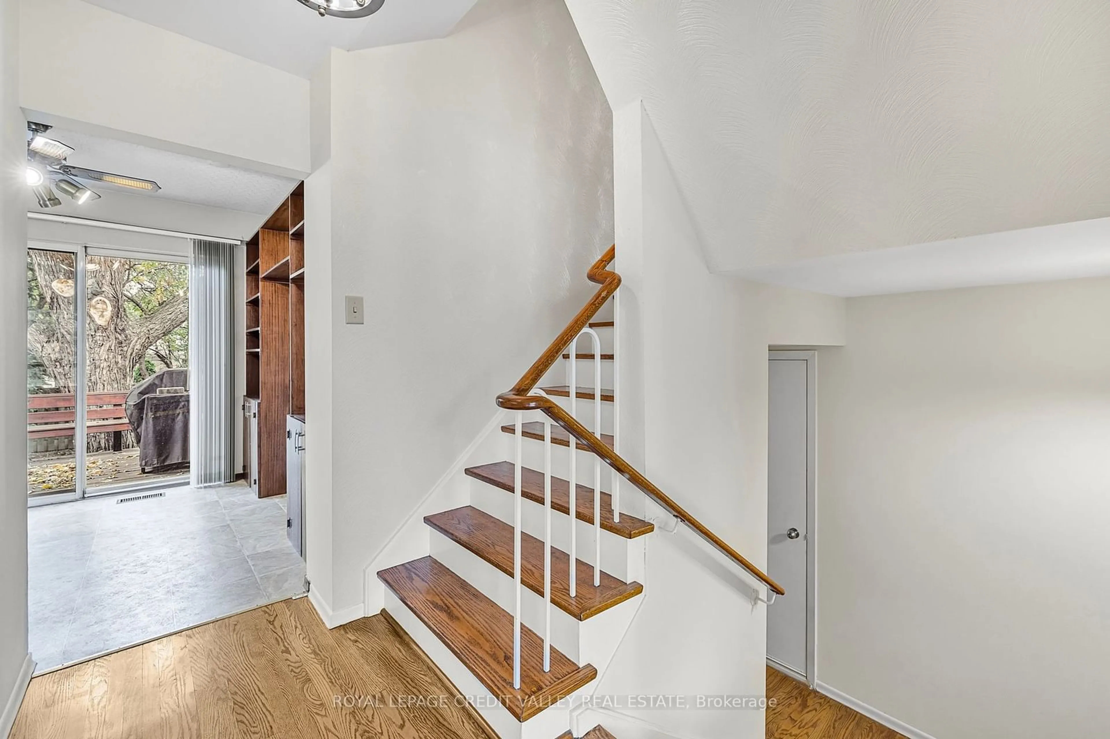 Stairs for 299 Bartley Bull Pkwy, Brampton Ontario L6W 2L2