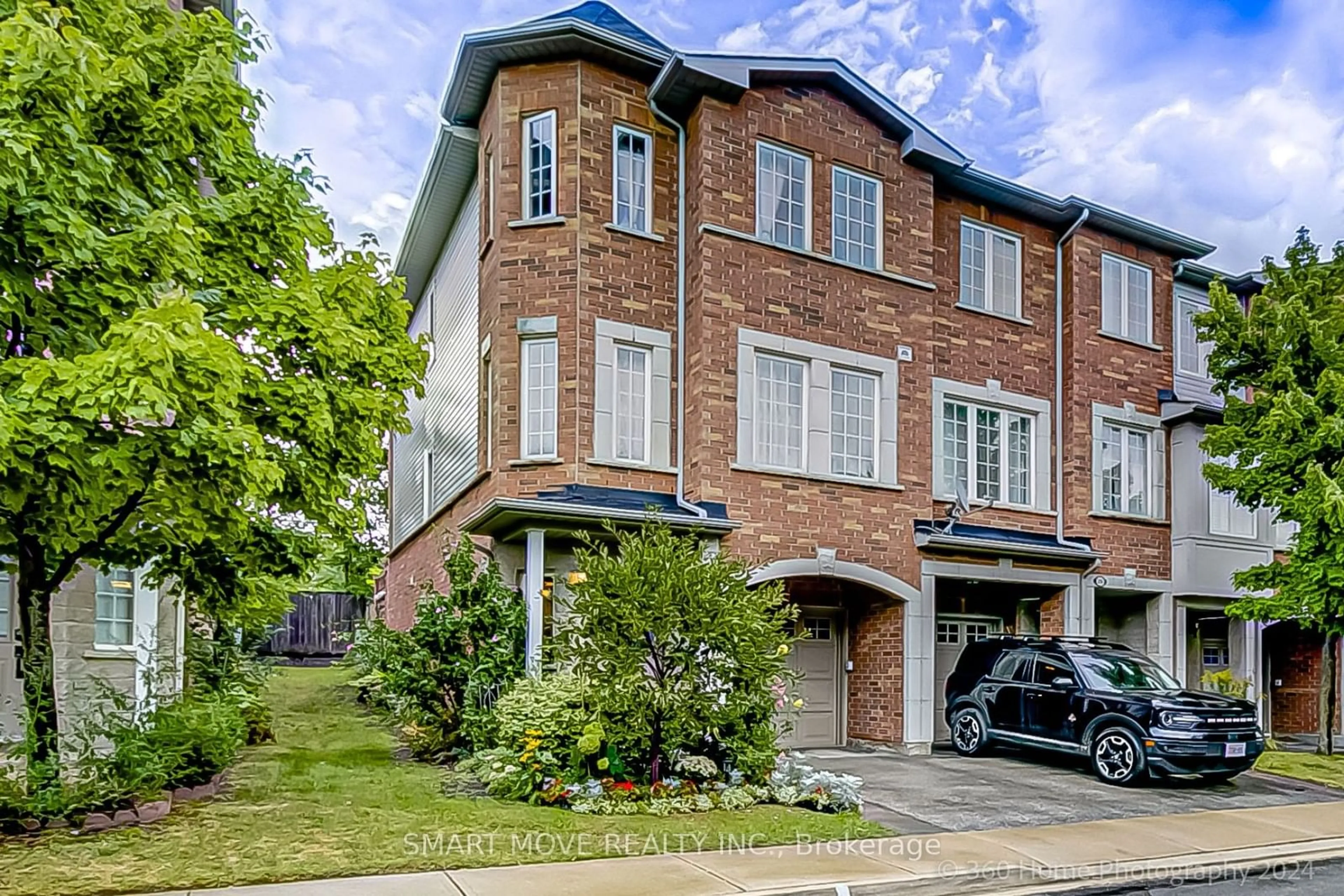 A pic from exterior of the house or condo, the street view for 3071 Treadwells Dr #31, Mississauga Ontario L4X 0A1