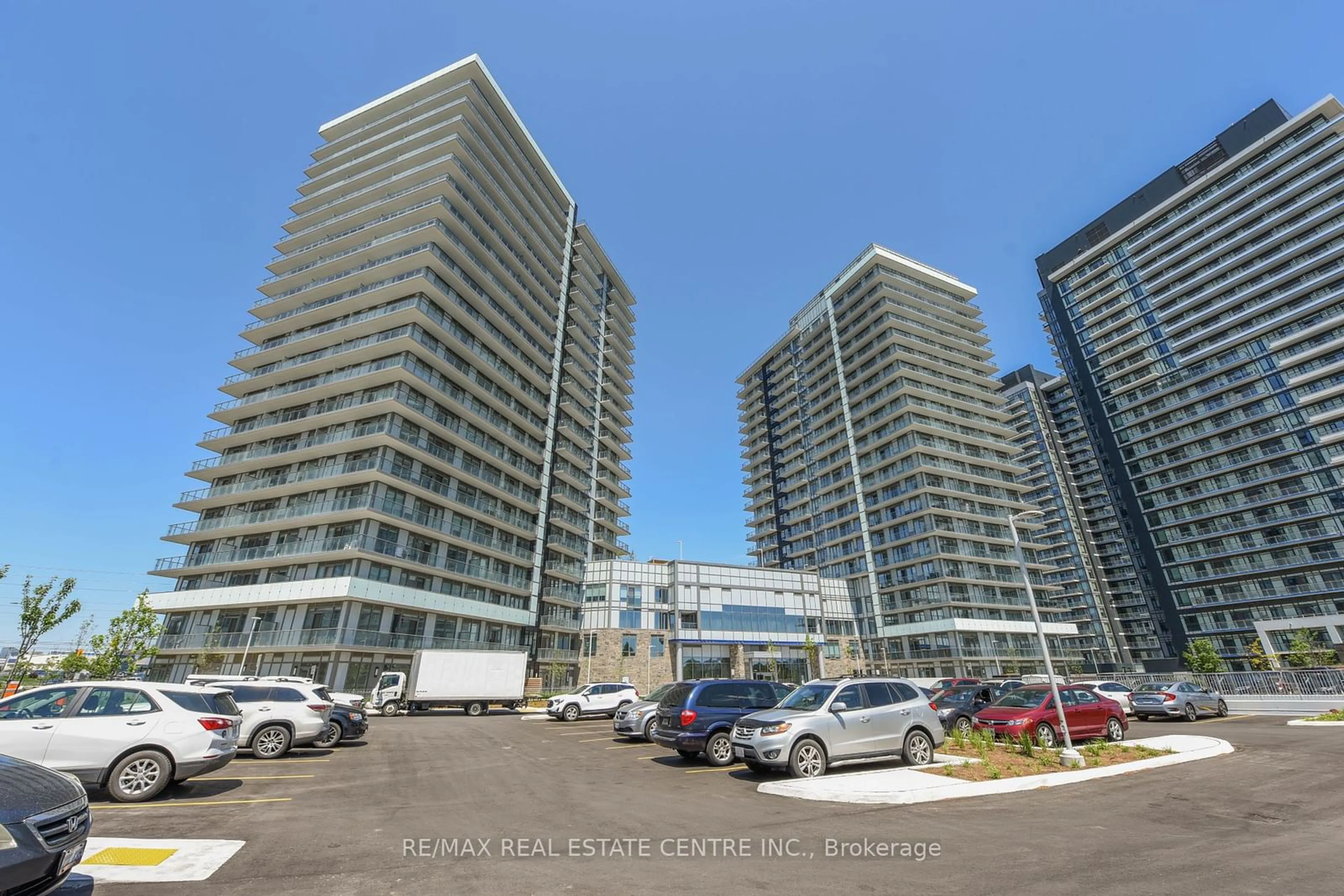 A pic from exterior of the house or condo, the front or back of building for 4655 Metcalfe Ave #1602b, Mississauga Ontario L5M 0Z7