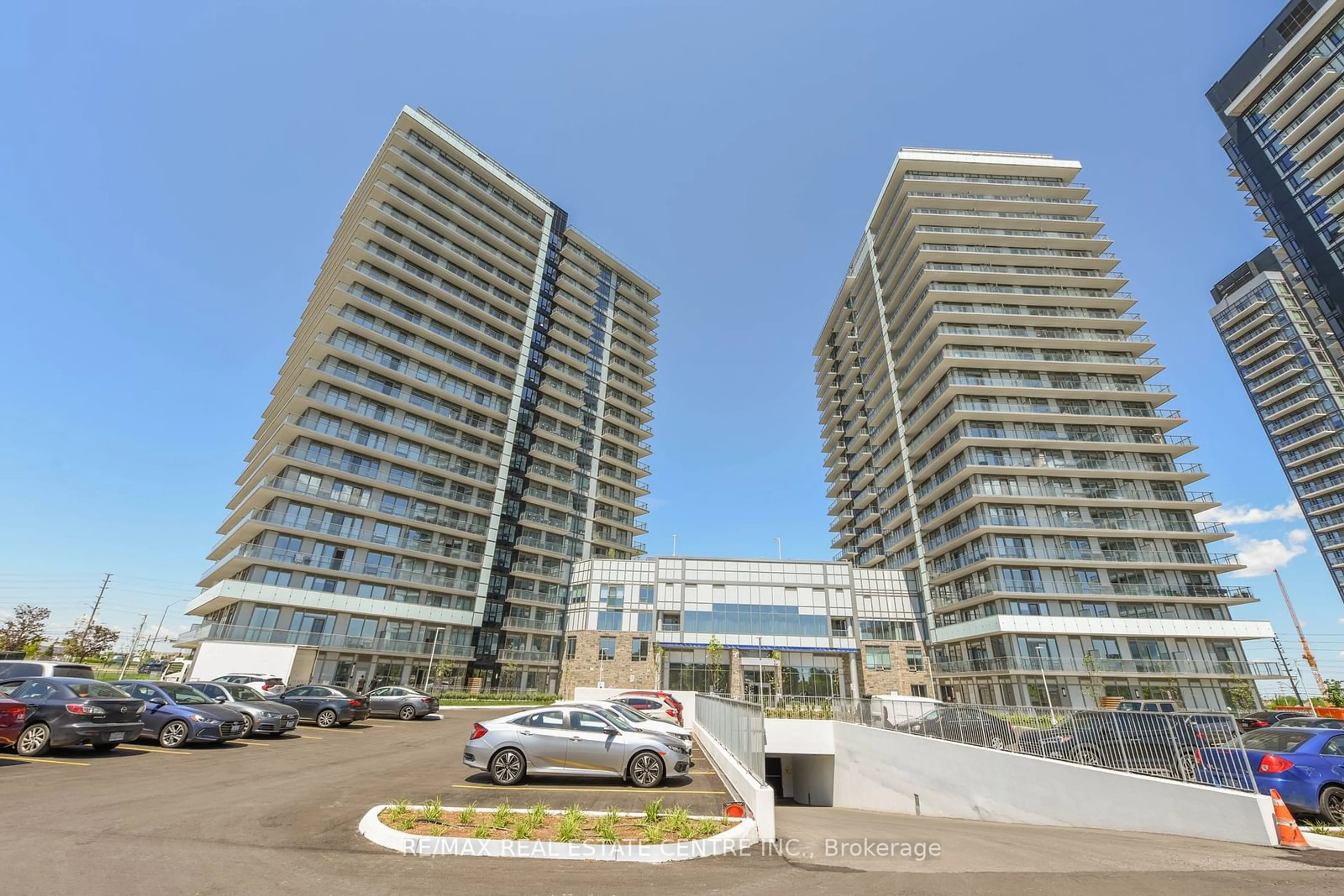 A pic from exterior of the house or condo, the front or back of building for 4655 Metcalfe Ave #1602b, Mississauga Ontario L5M 0Z7