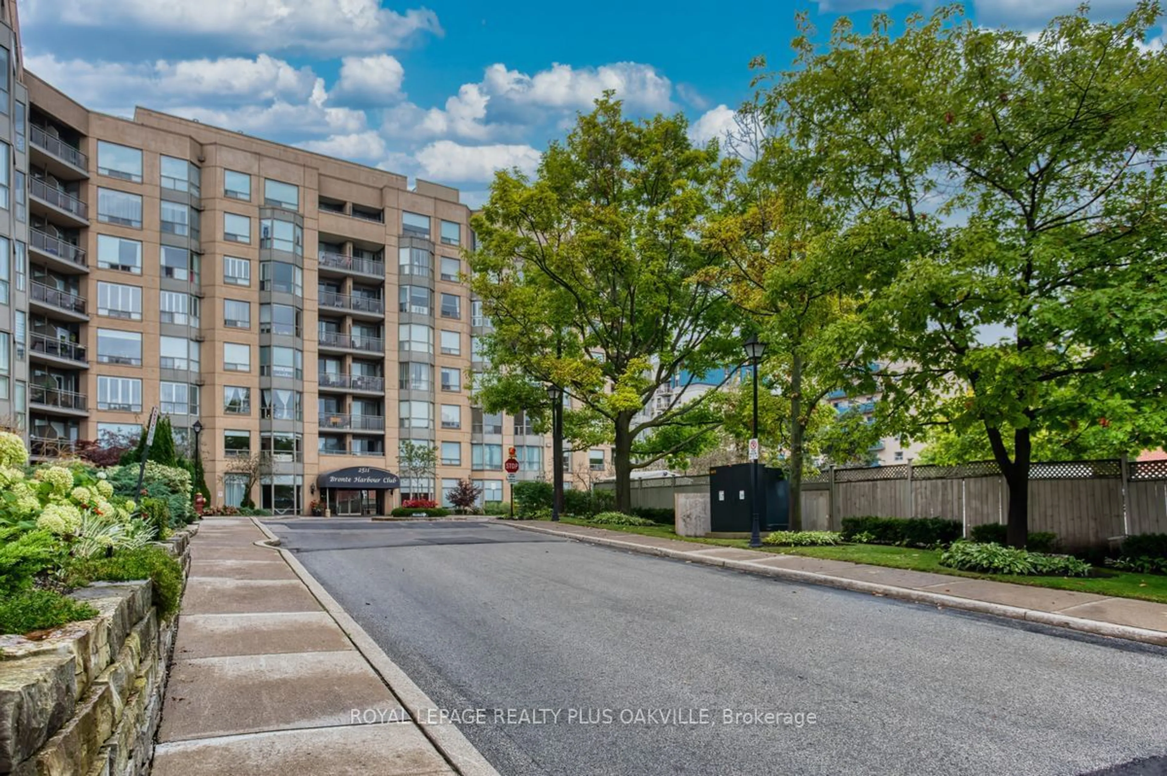 A pic from exterior of the house or condo, the front or back of building for 2511 Lakeshore Rd #517, Oakville Ontario L6L 6L9