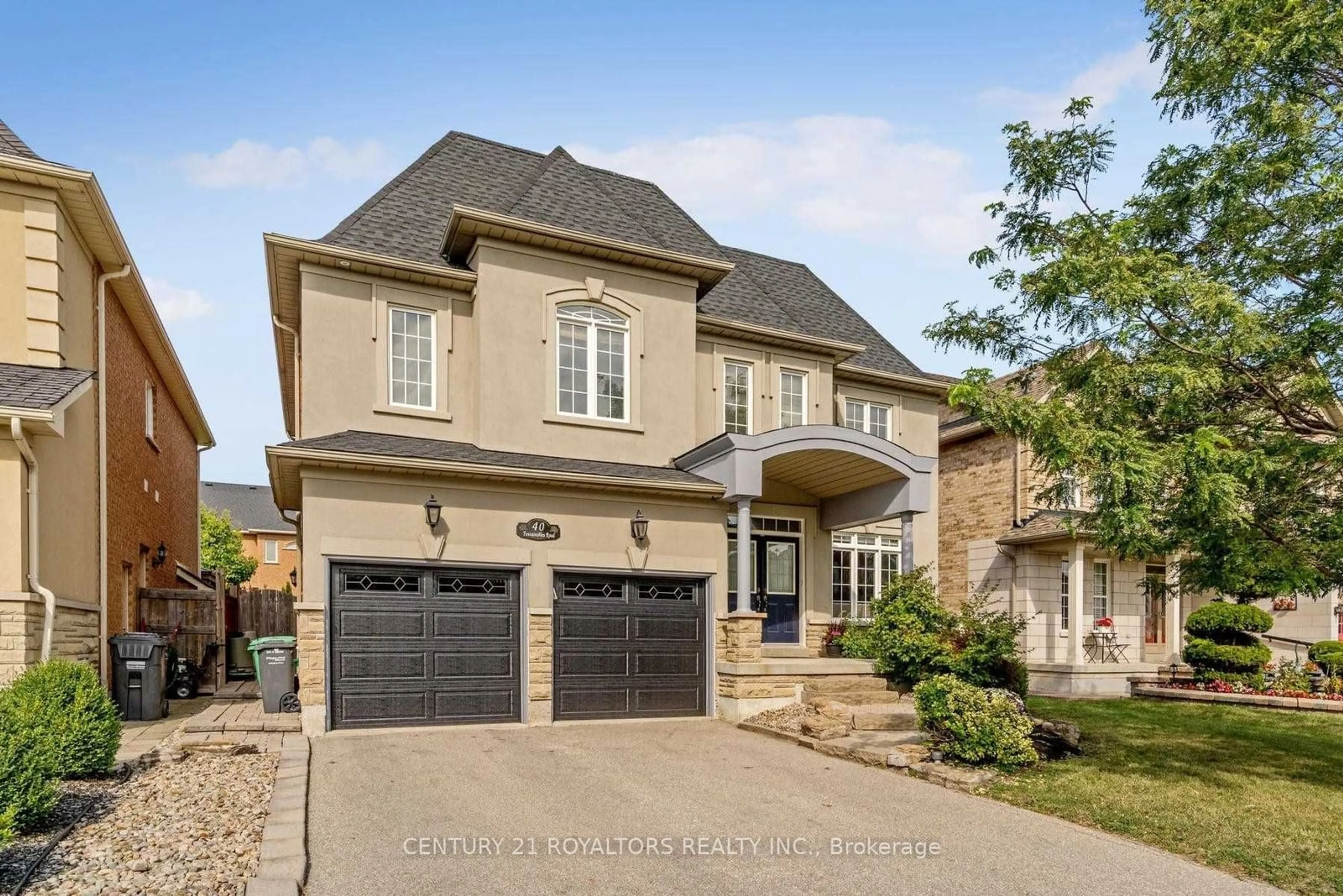 Home with brick exterior material for 40 Fontainebleu Rd, Brampton Ontario L6P 1Z1