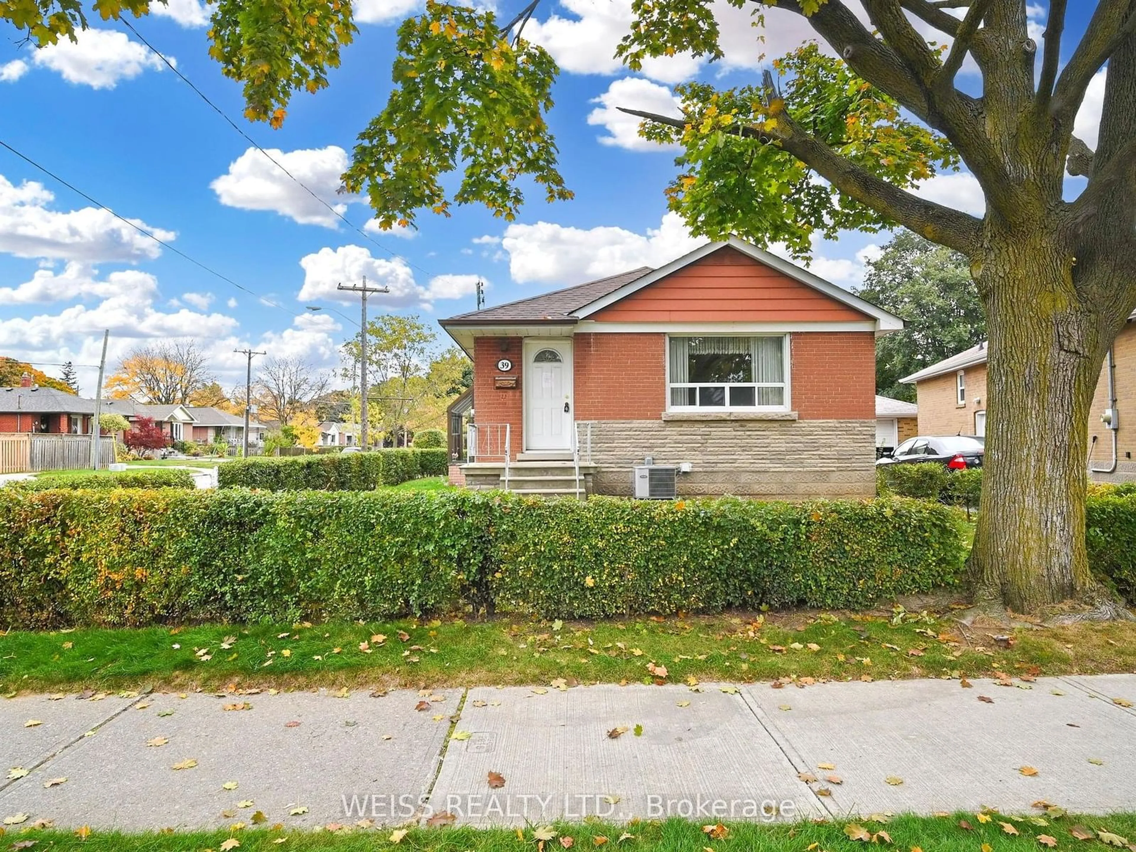 Frontside or backside of a home, the street view for 39 Savona Dr, Toronto Ontario M8W 4V2