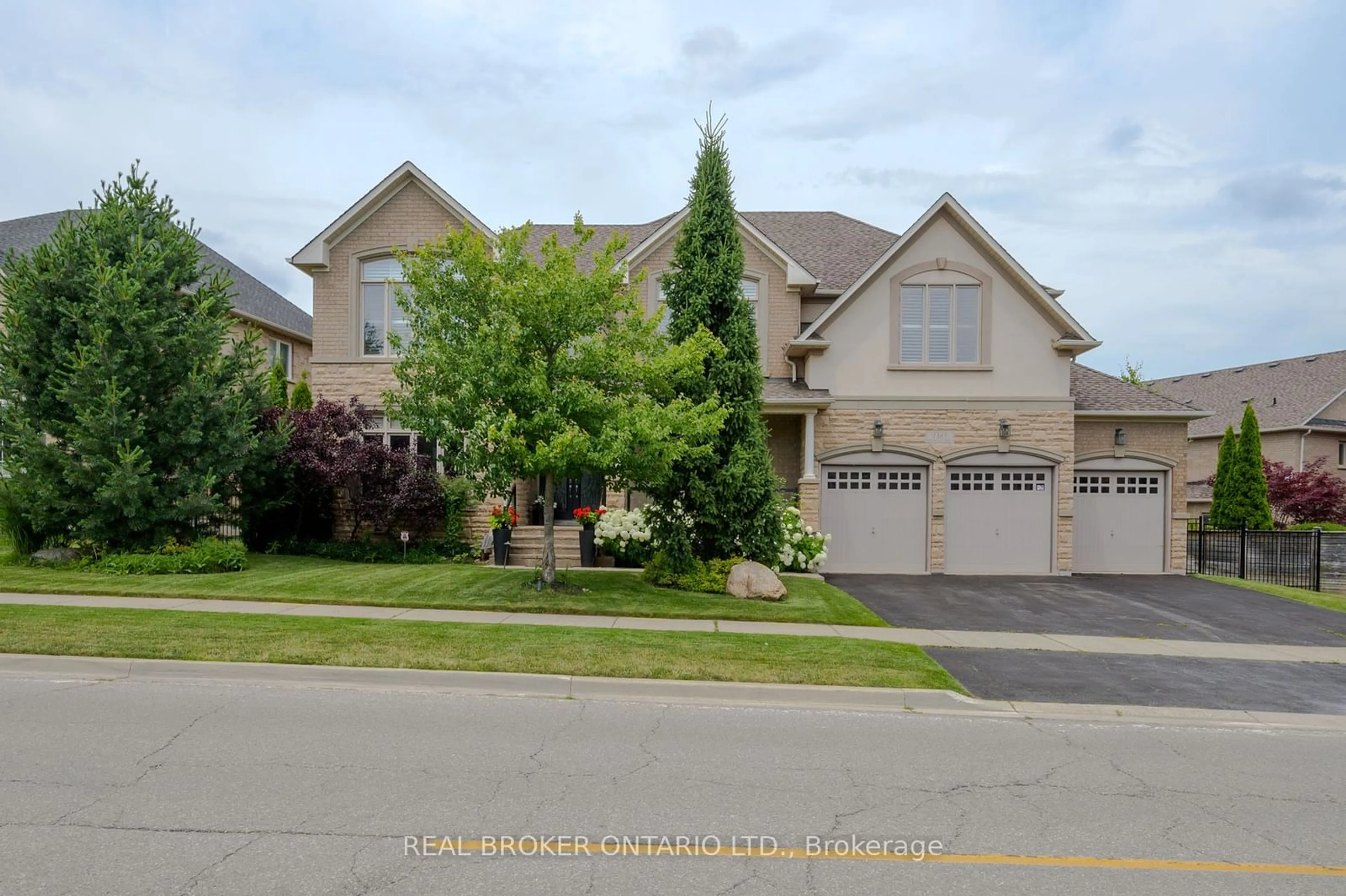 Frontside or backside of a home, the street view for 1385 Arrowhead Rd, Oakville Ontario L6H 7P7