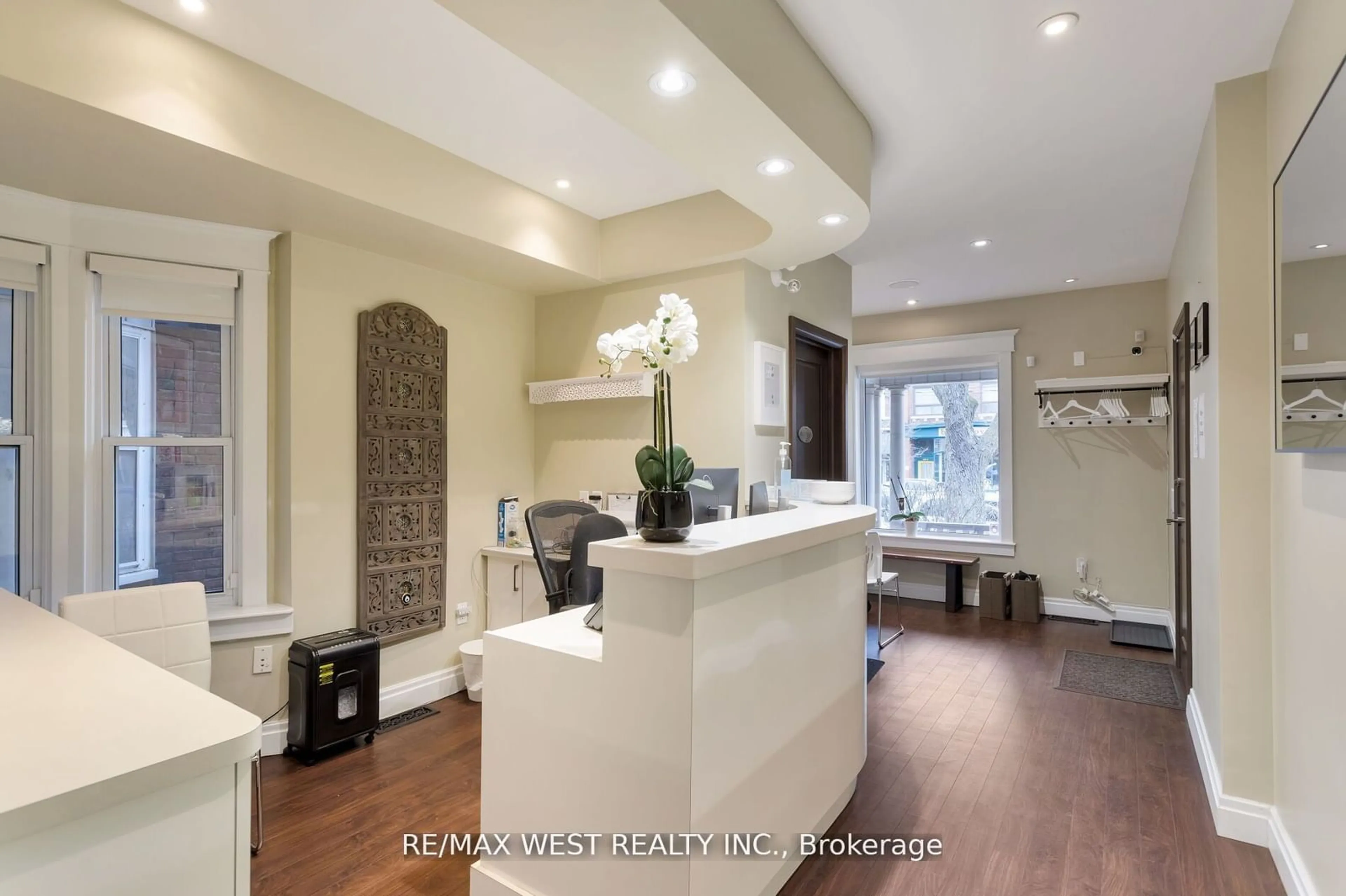 Indoor entryway, wood floors for 96 Roncesvalles Ave, Toronto Ontario M6R 2K8