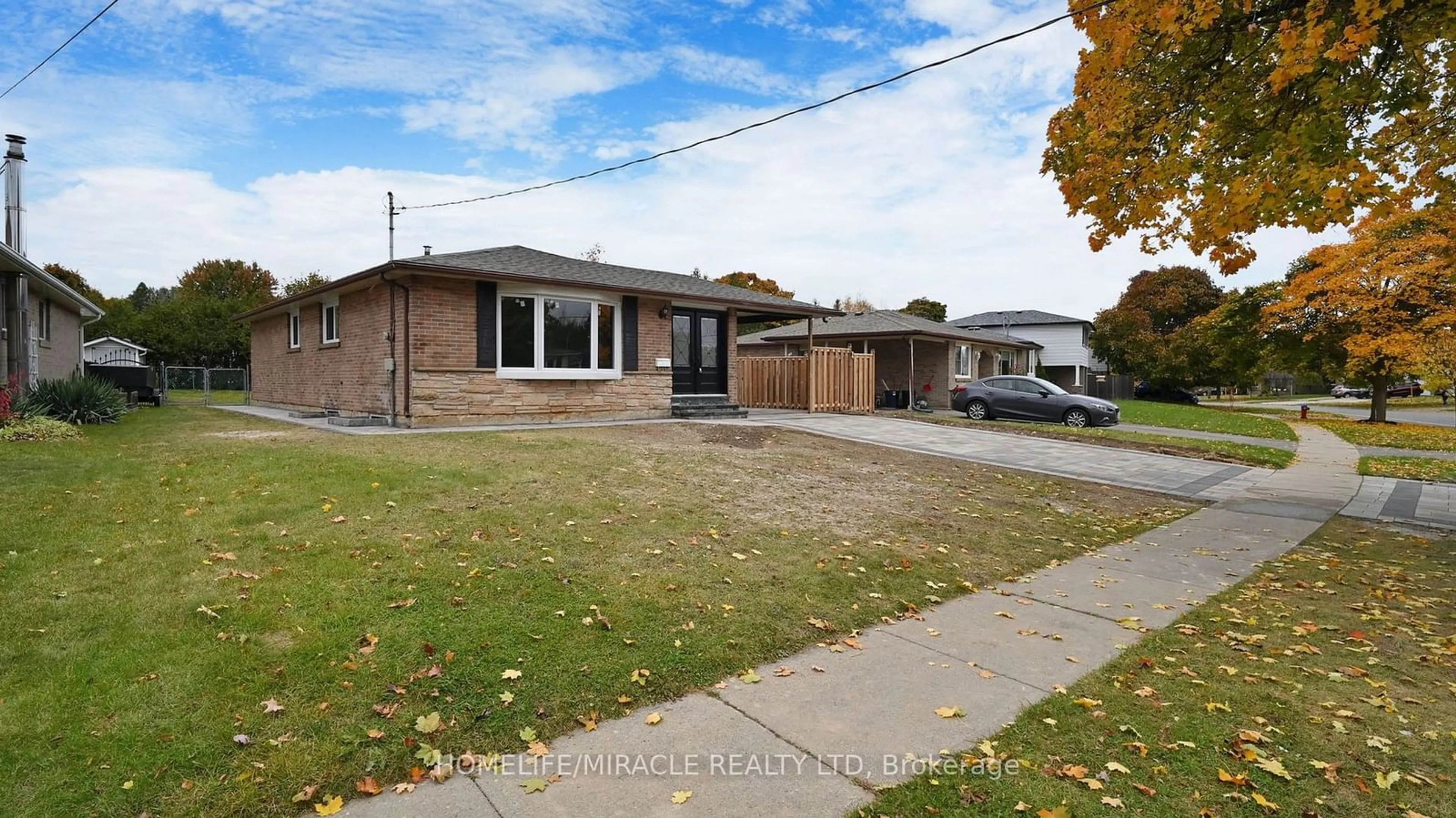 Frontside or backside of a home, the street view for 187 Delrex Blvd, Halton Hills Ontario L7G 4E4