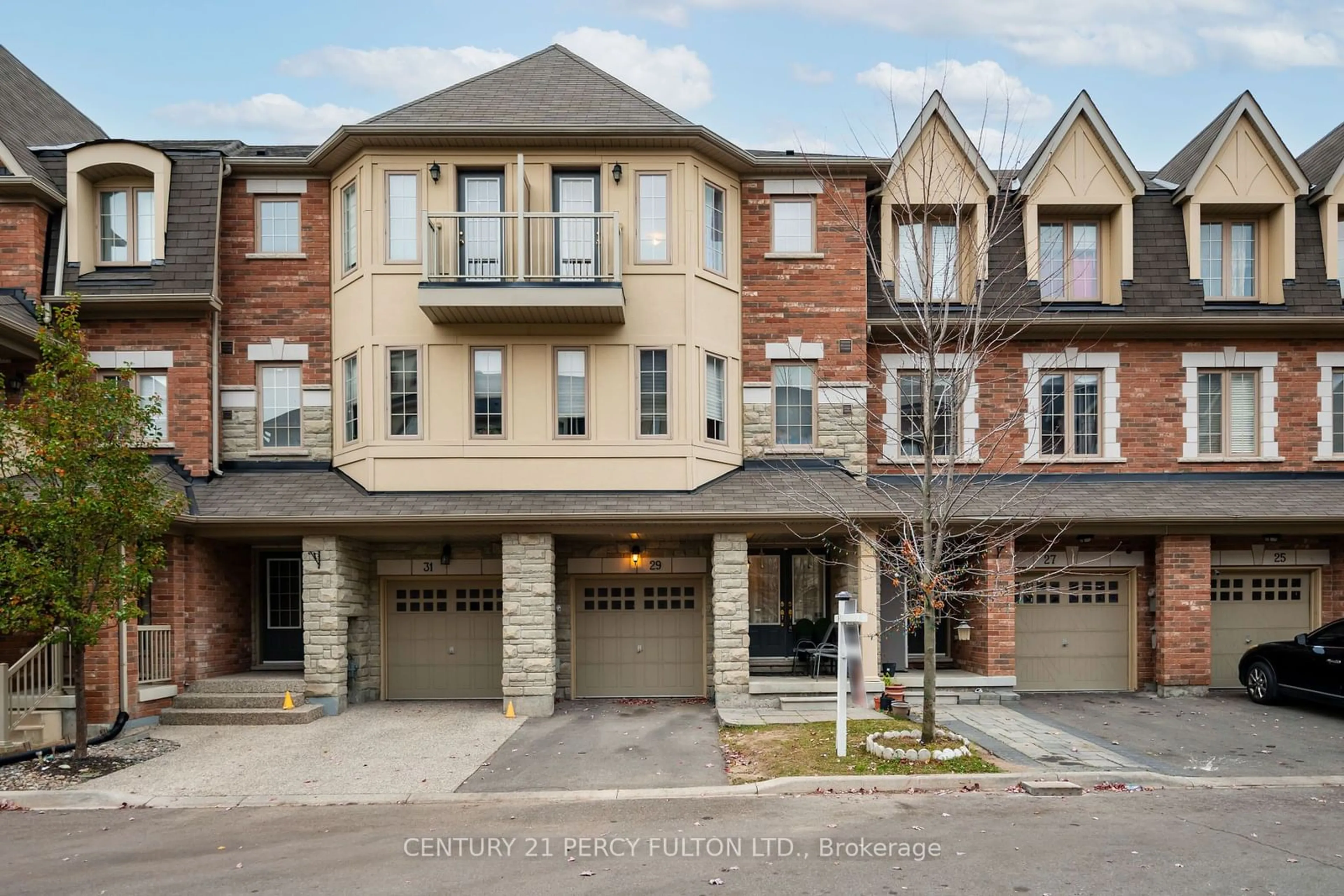 A pic from exterior of the house or condo, the street view for 29 Kayak Hts, Brampton Ontario L6Z 0H8