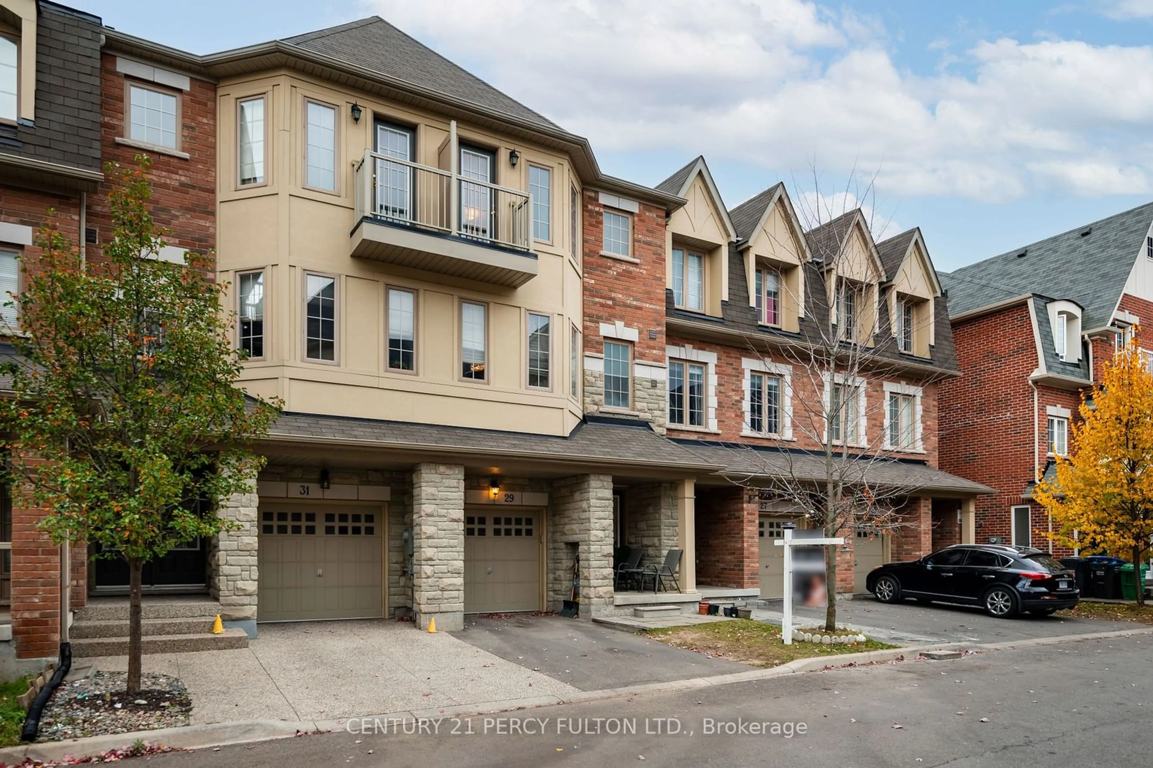 A pic from exterior of the house or condo, the front or back of building for 29 Kayak Hts, Brampton Ontario L6Z 0H8