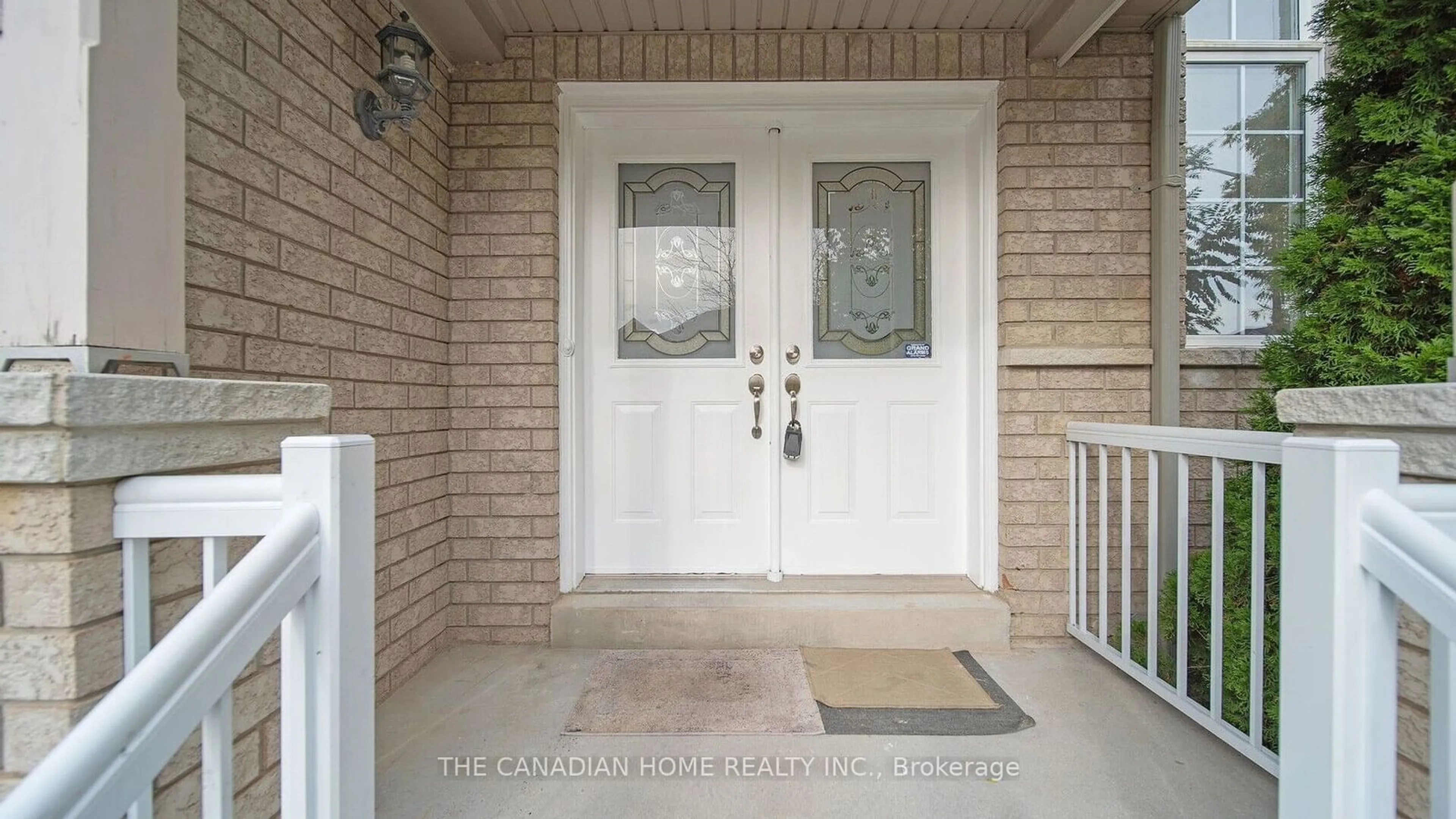 Indoor entryway, ceramic floors for 3243 Ridgeleigh Hts, Mississauga Ontario L5M 6S7