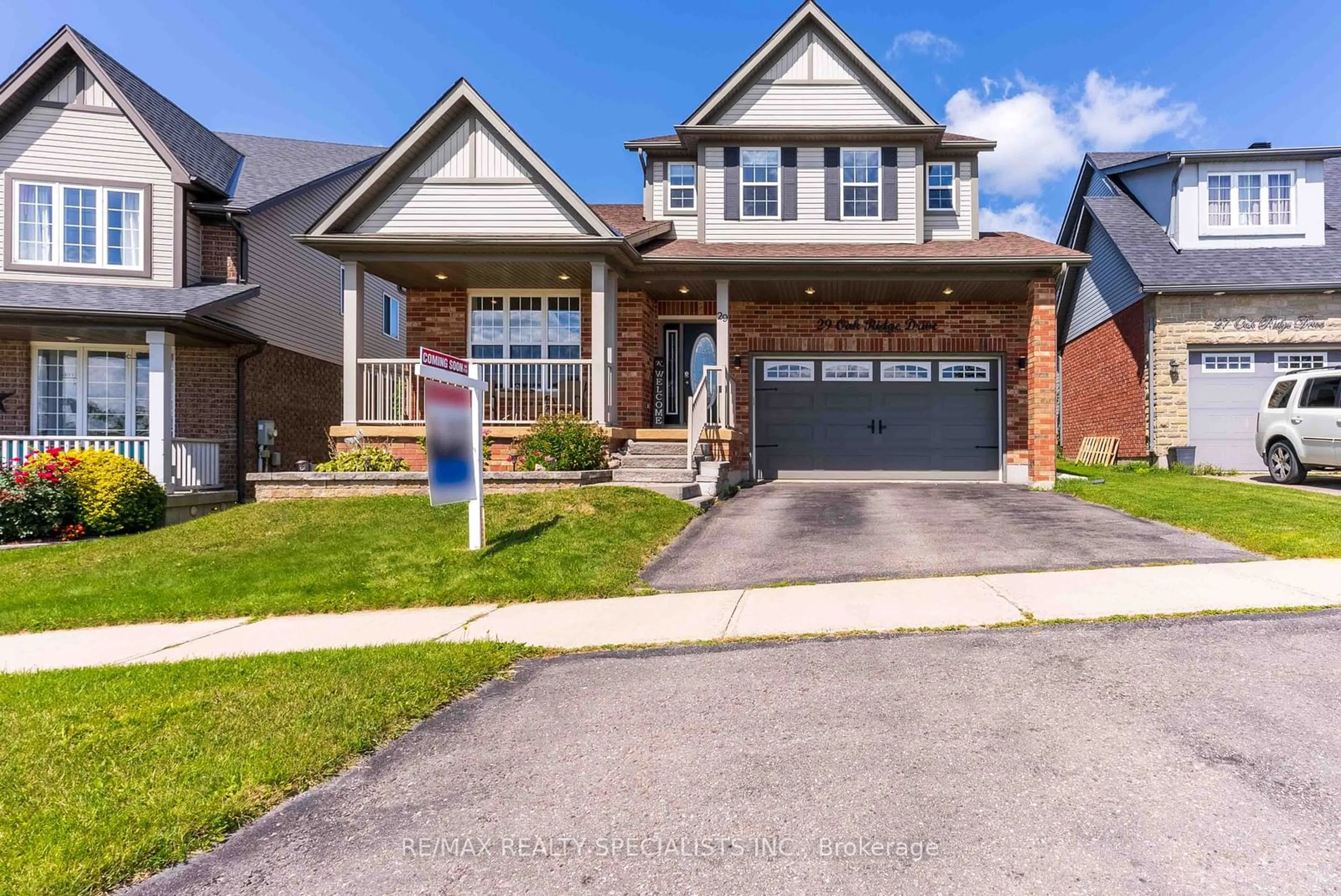 Home with brick exterior material for 29 Oak Ridge Dr, Orangeville Ontario L9W 5J6