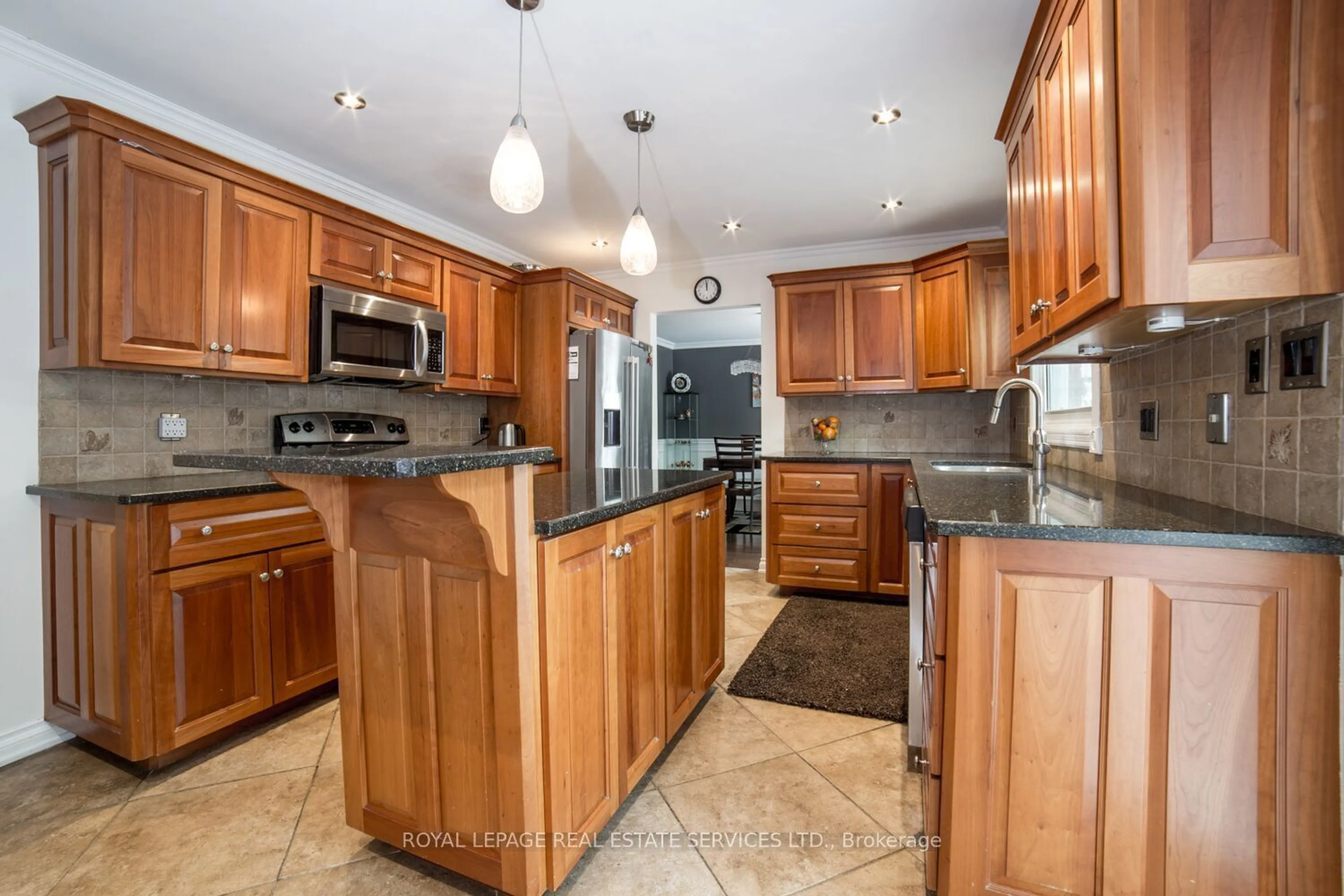 Kitchen, wood floors, cottage for 4069 Lakeshore Rd, Burlington Ontario L7L 1A2