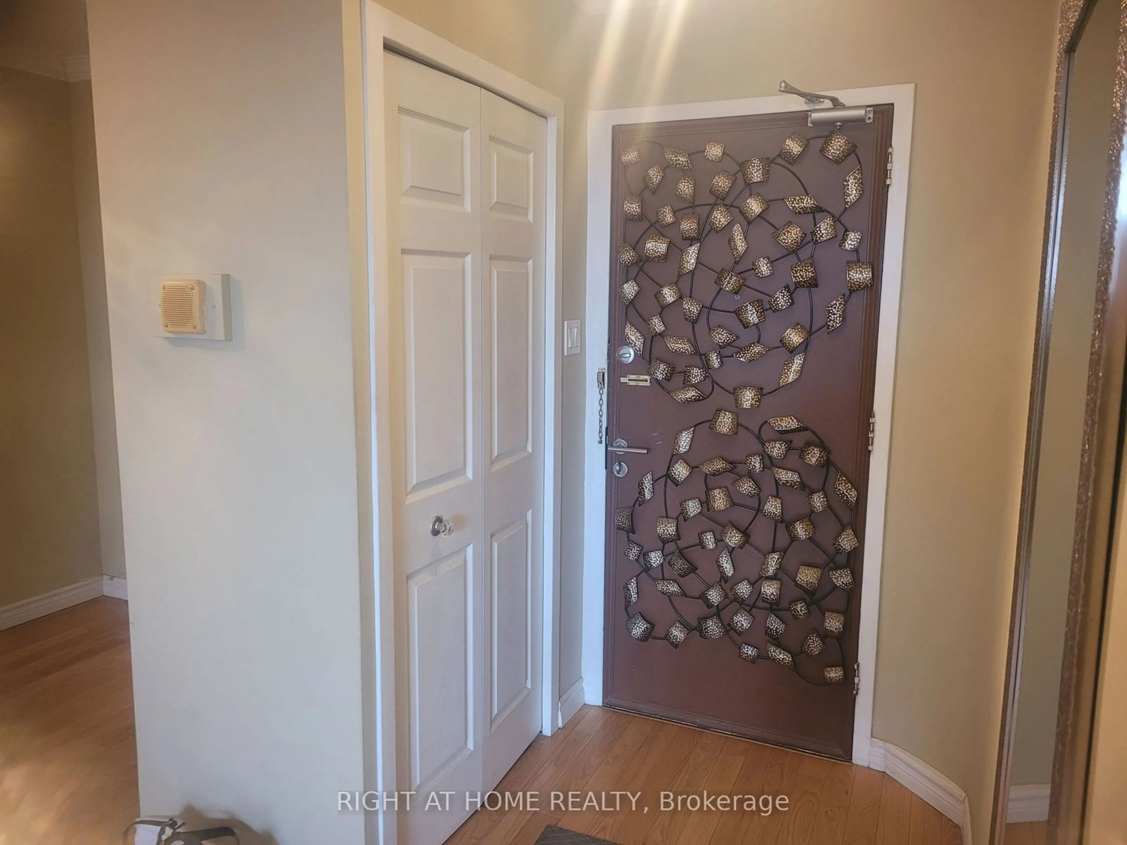 Indoor entryway, not visible floor for 235 Grandravine Dr #607, Toronto Ontario M3N 1J2