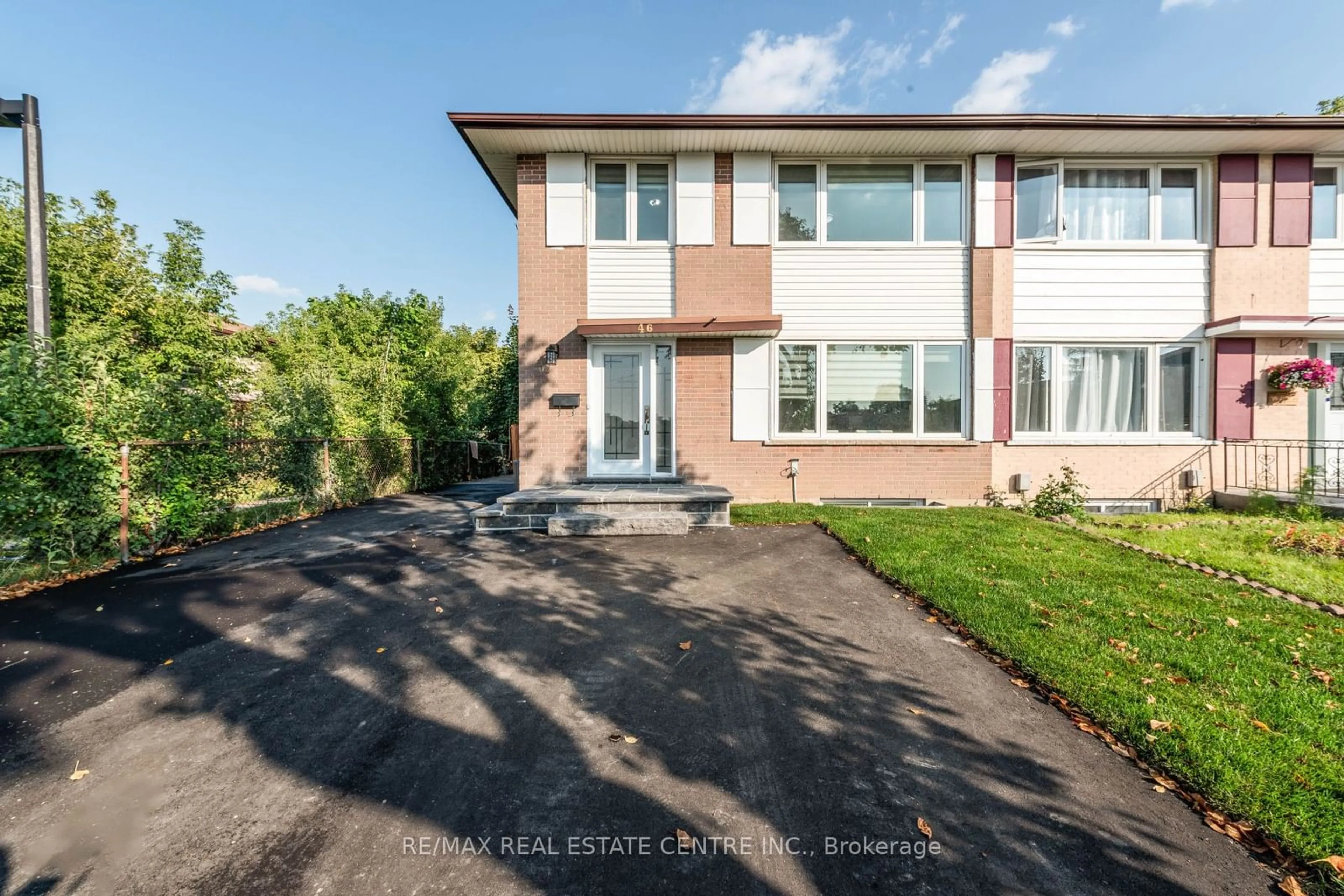 A pic from exterior of the house or condo, the street view for 46 Wilton Dr, Brampton Ontario L6W 3A1