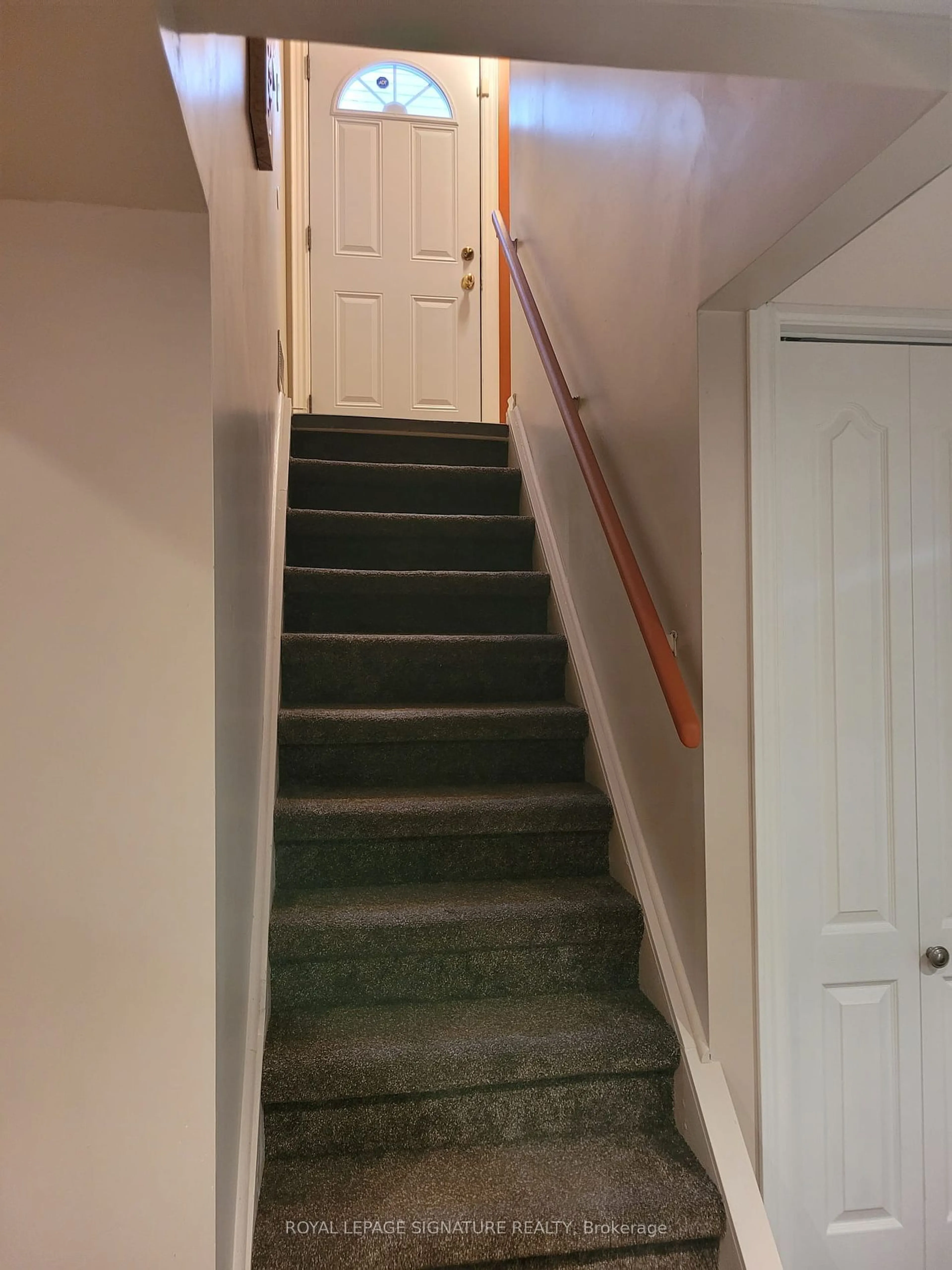 Stairs for 35 Lawndale Cres, Brampton Ontario L6S 3L3