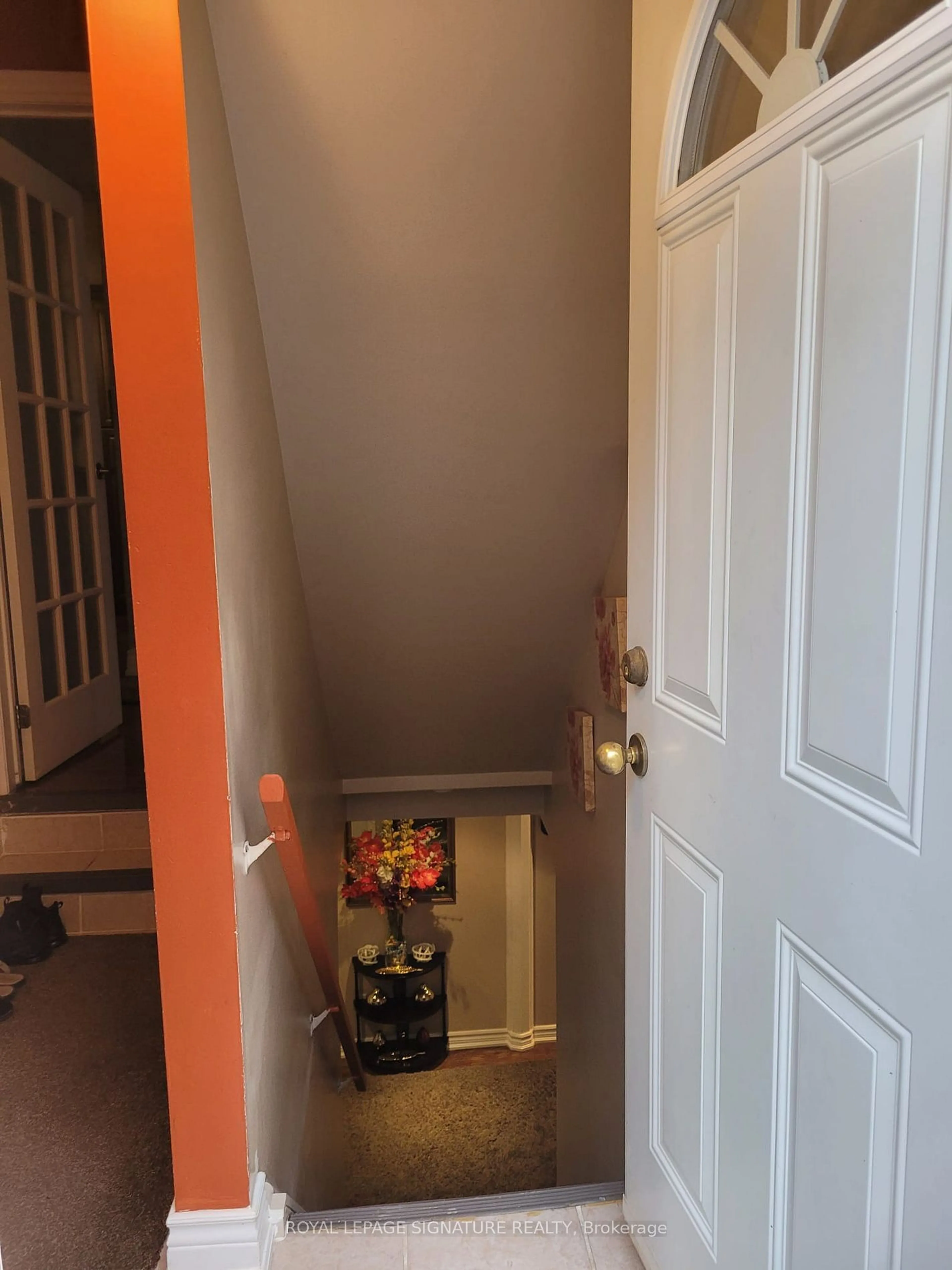 Indoor entryway, not visible floor for 35 Lawndale Cres, Brampton Ontario L6S 3L3