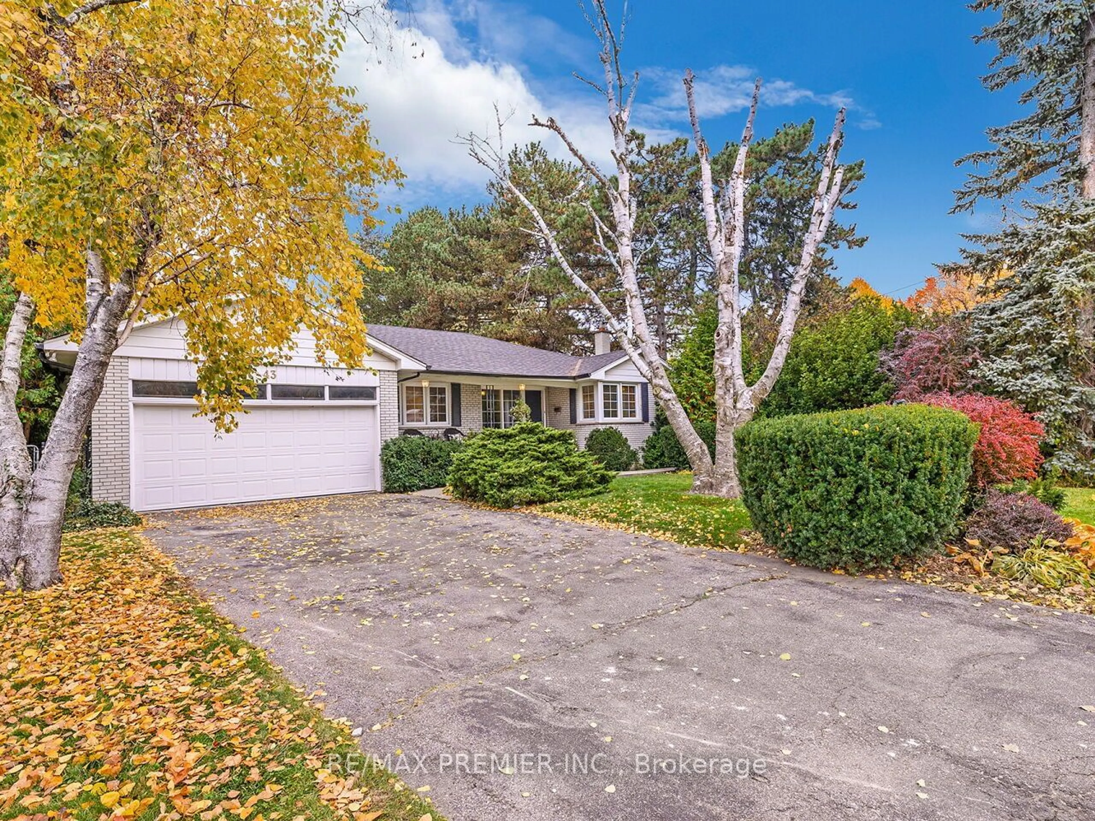 Frontside or backside of a home, the street view for 43 Florida Cres, Toronto Ontario M9M 1P4