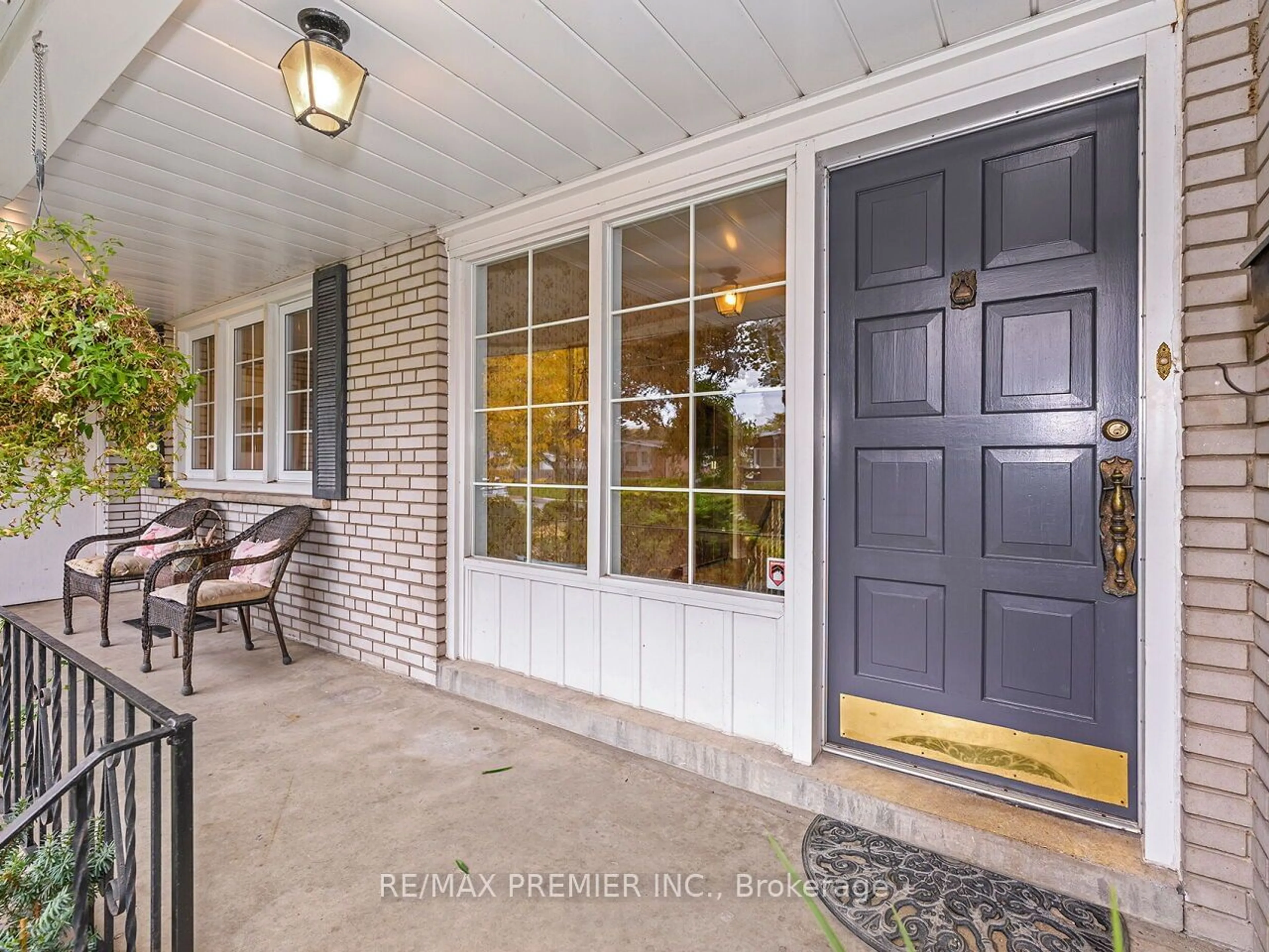 Indoor entryway, wood floors for 43 Florida Cres, Toronto Ontario M9M 1P4