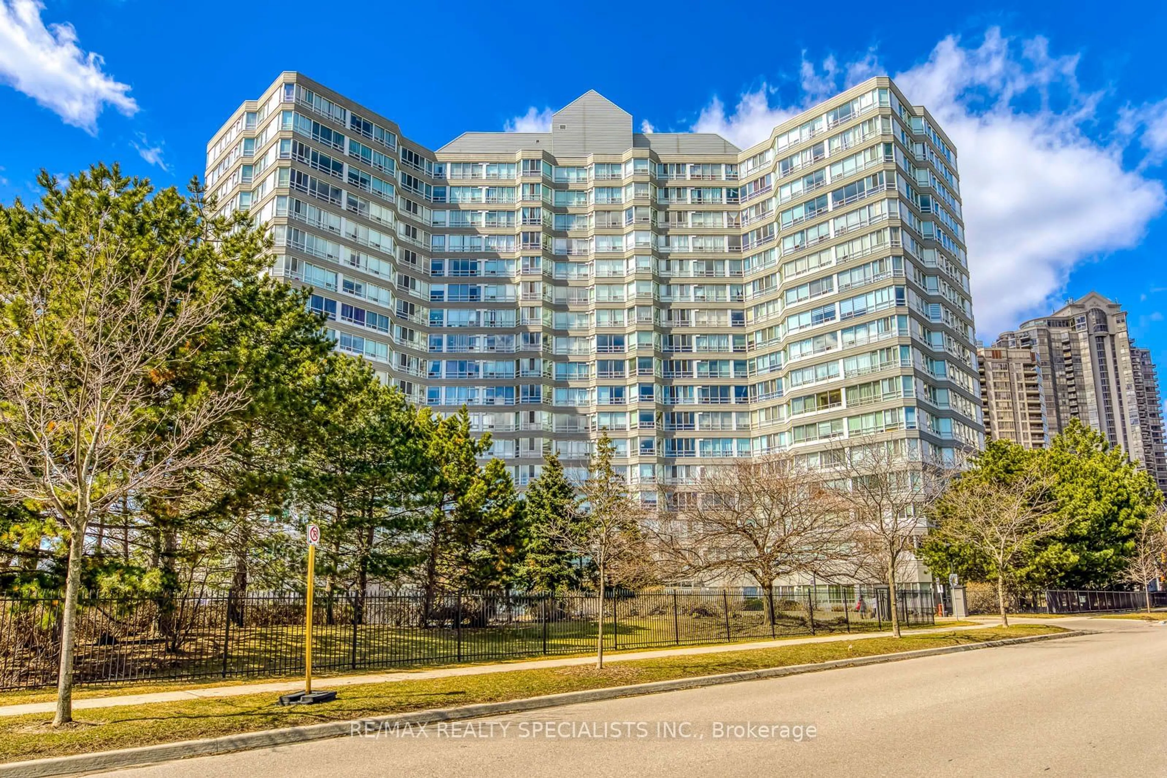 A pic from exterior of the house or condo, the front or back of building for 50 Kingsbridge Gdns #702, Mississauga Ontario L5R 1Y2