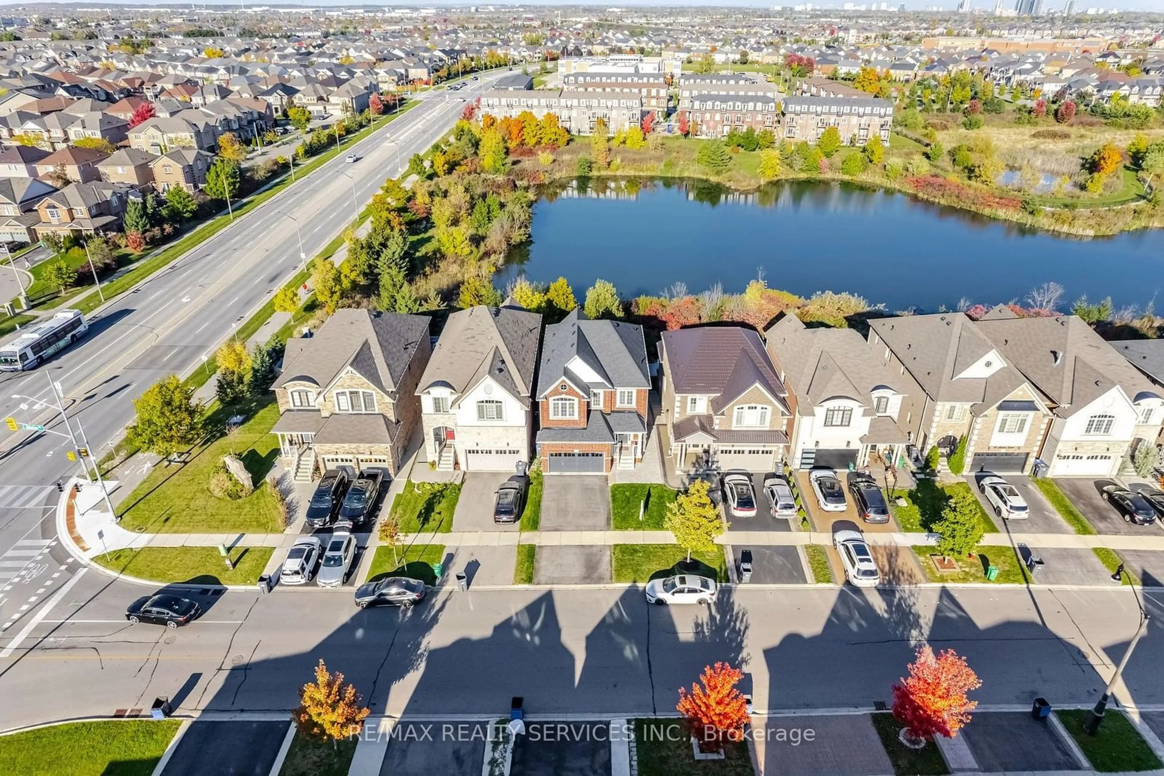 A pic from exterior of the house or condo, the street view for 5 Alister Dr, Brampton Ontario L6X 5G5