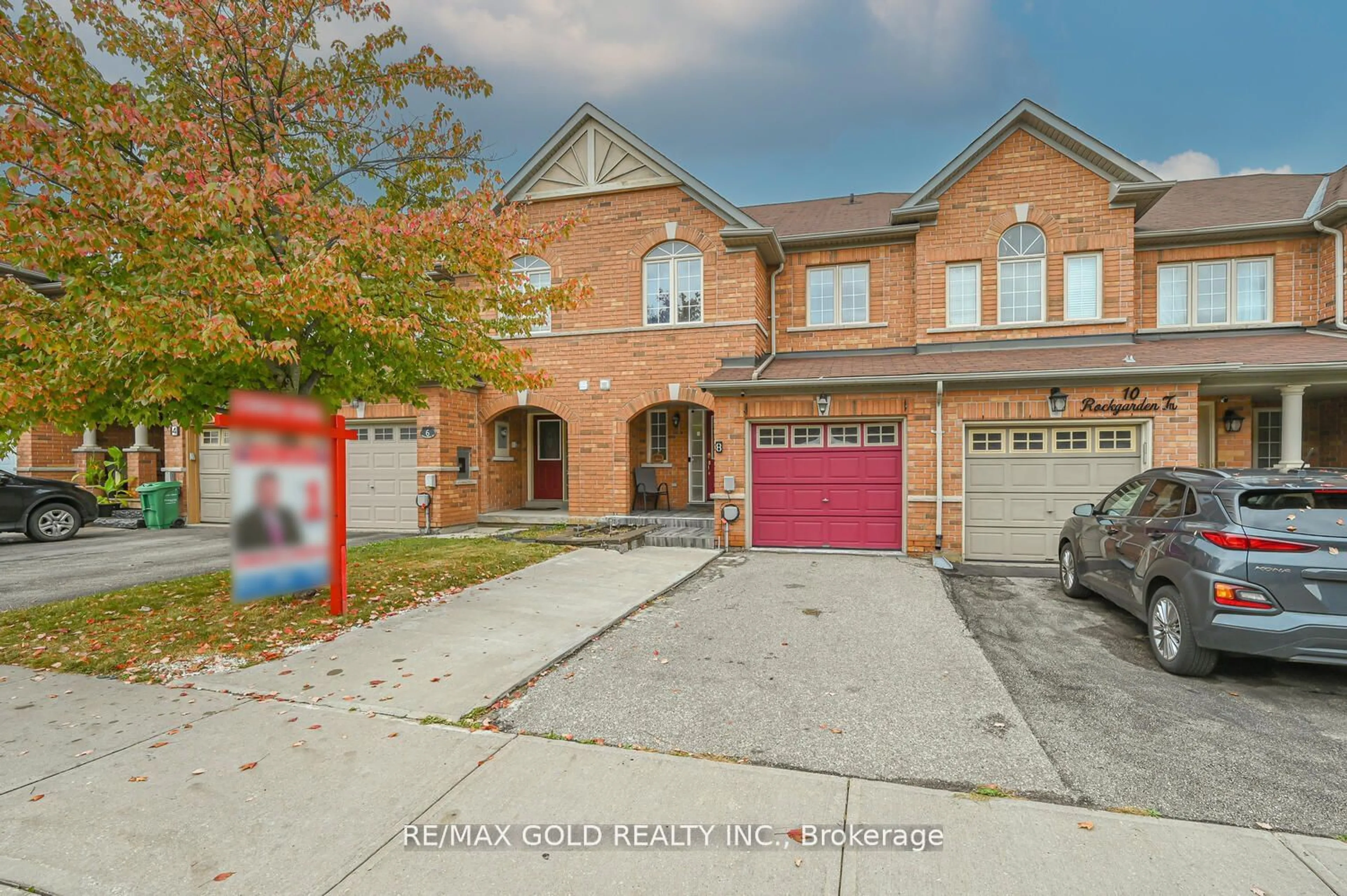 A pic from exterior of the house or condo, the street view for 8 Rockgarden Tr, Brampton Ontario L6R 3M9