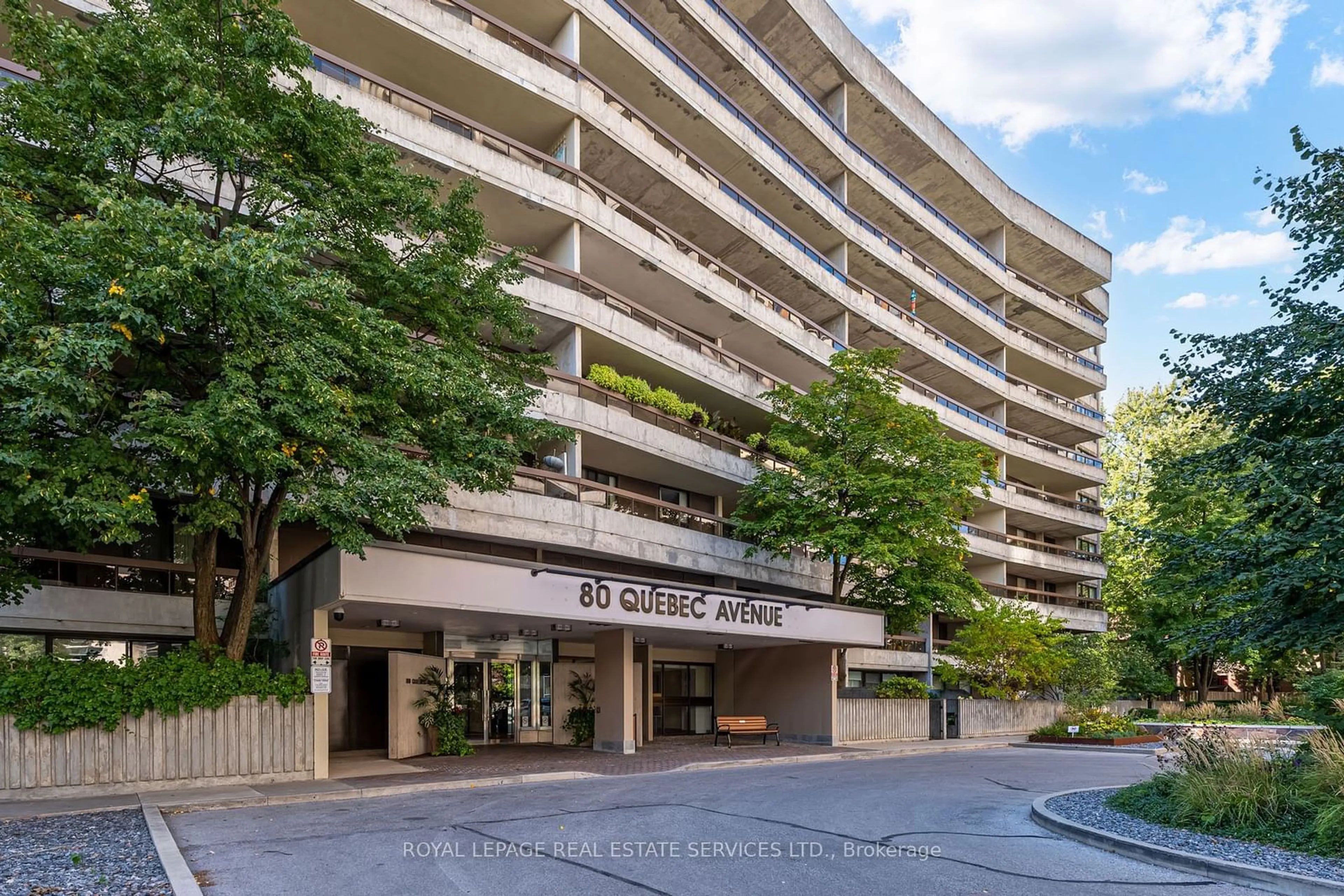 A pic from exterior of the house or condo, the front or back of building for 80 Quebec Ave #803, Toronto Ontario M6P 4B7