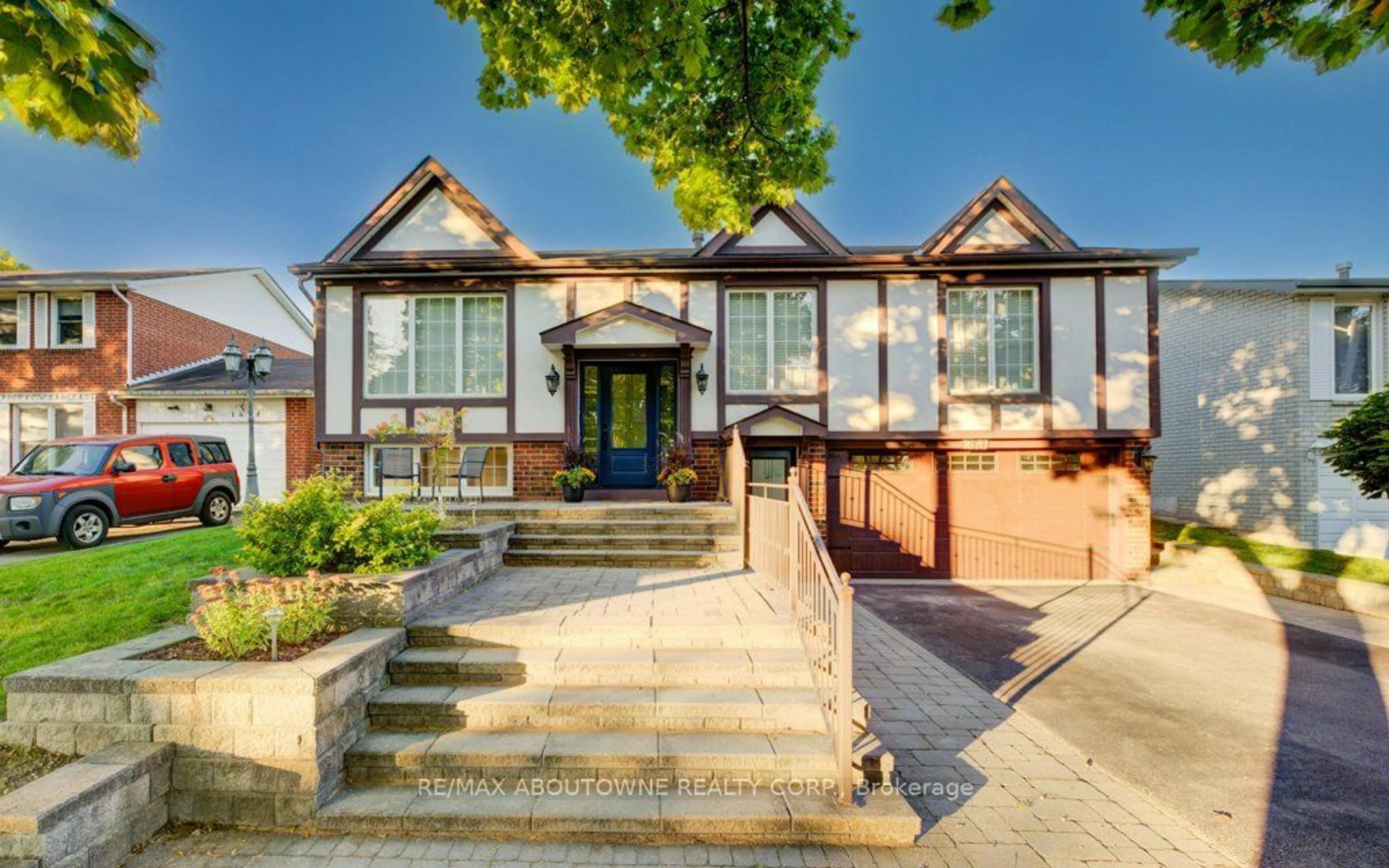 Home with brick exterior material for 1670 Saltdene Terr, Mississauga Ontario L4W 2E4