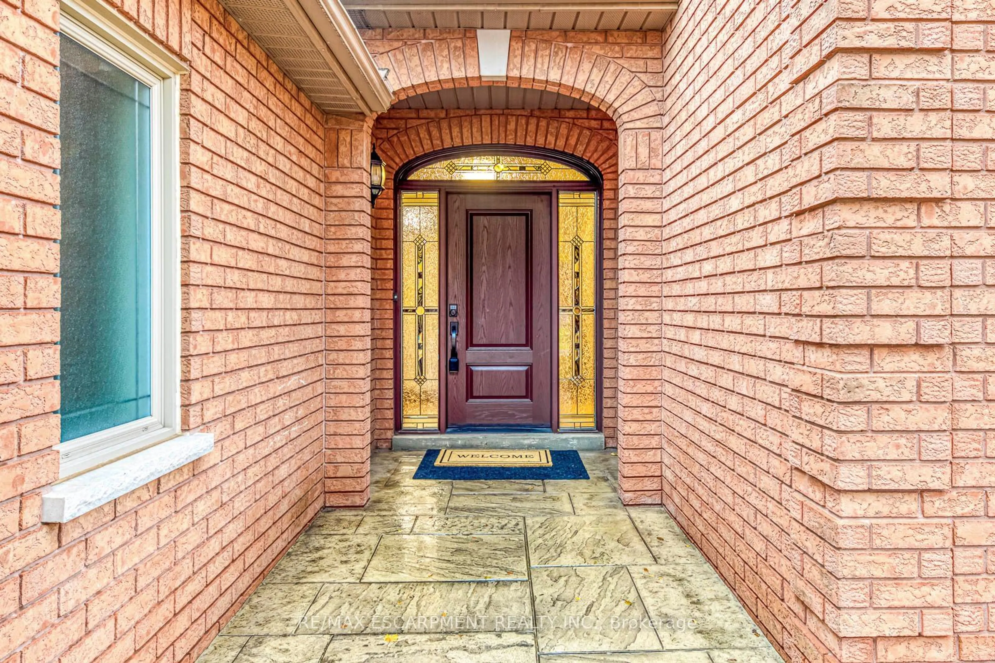 Indoor entryway, wood floors for 435 March Cres, Oakville Ontario L6H 5X7