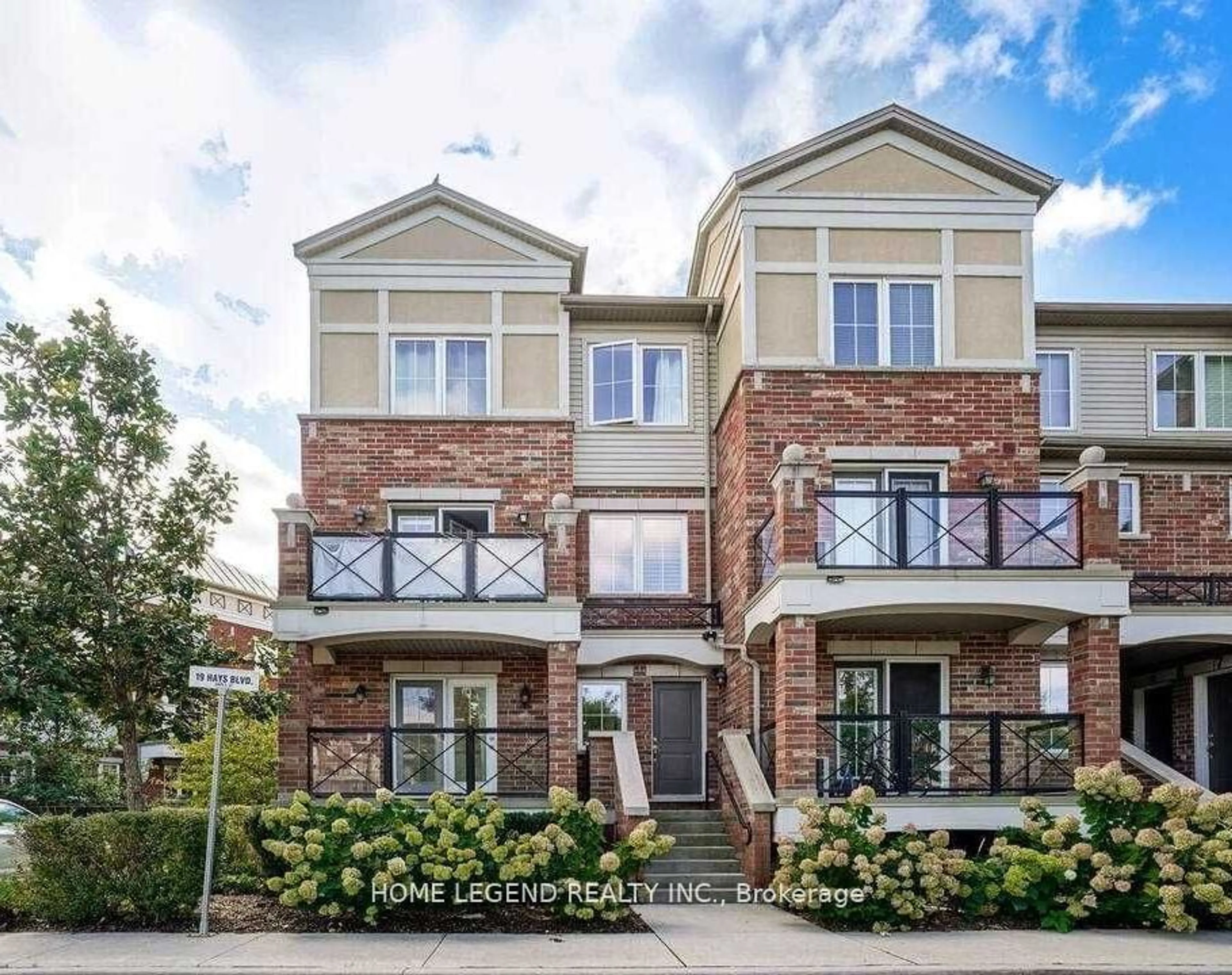 A pic from exterior of the house or condo for 19 Hays Blvd #32, Oakville Ontario L6H 0H8