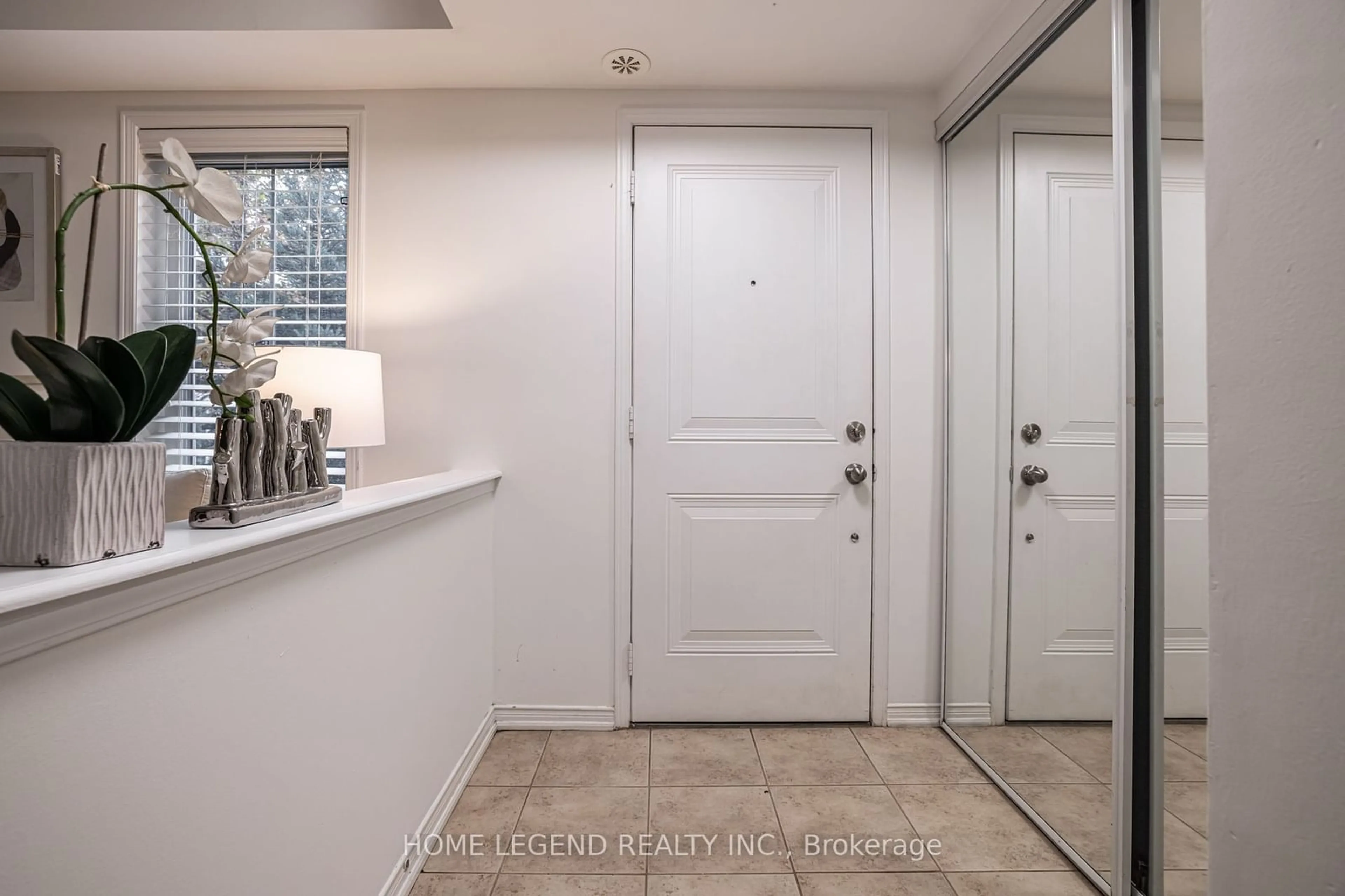 Indoor entryway, not visible floor for 19 Hays Blvd #32, Oakville Ontario L6H 0H8