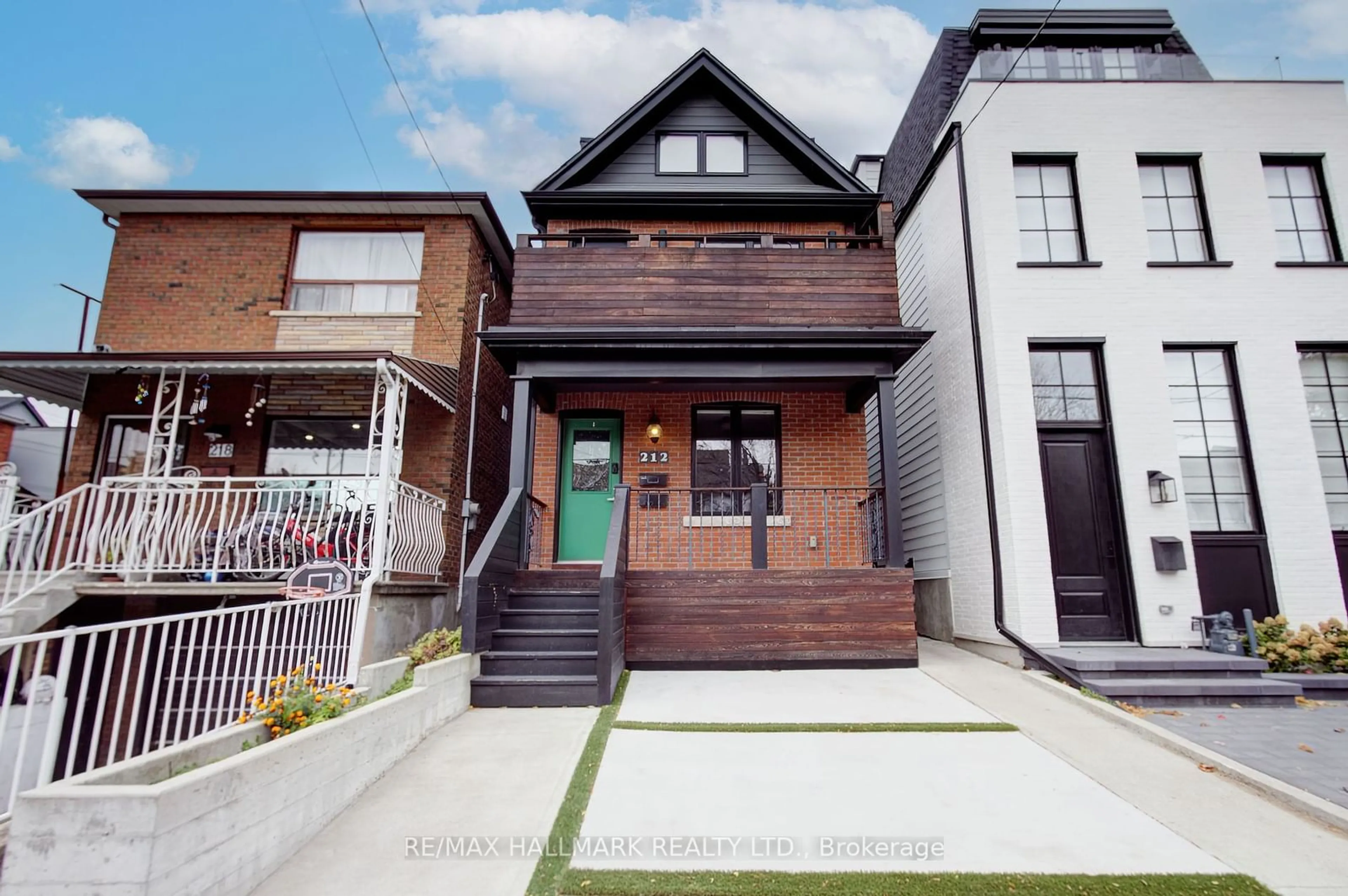 Frontside or backside of a home, the street view for 212 Yarmouth Rd, Toronto Ontario M6G 1X4