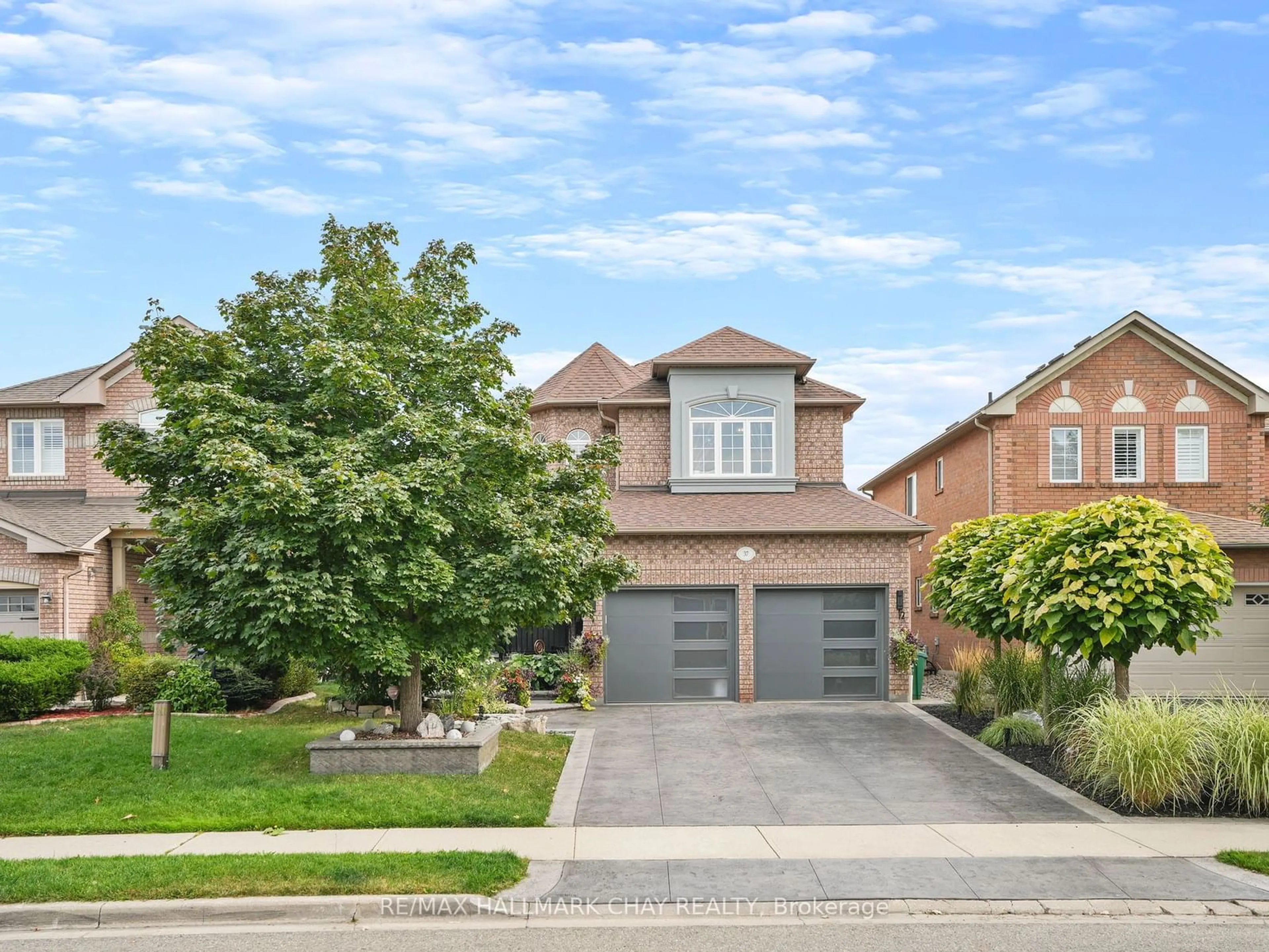 Frontside or backside of a home, the street view for 37 Baybrook Rd, Brampton Ontario L7A 1L9