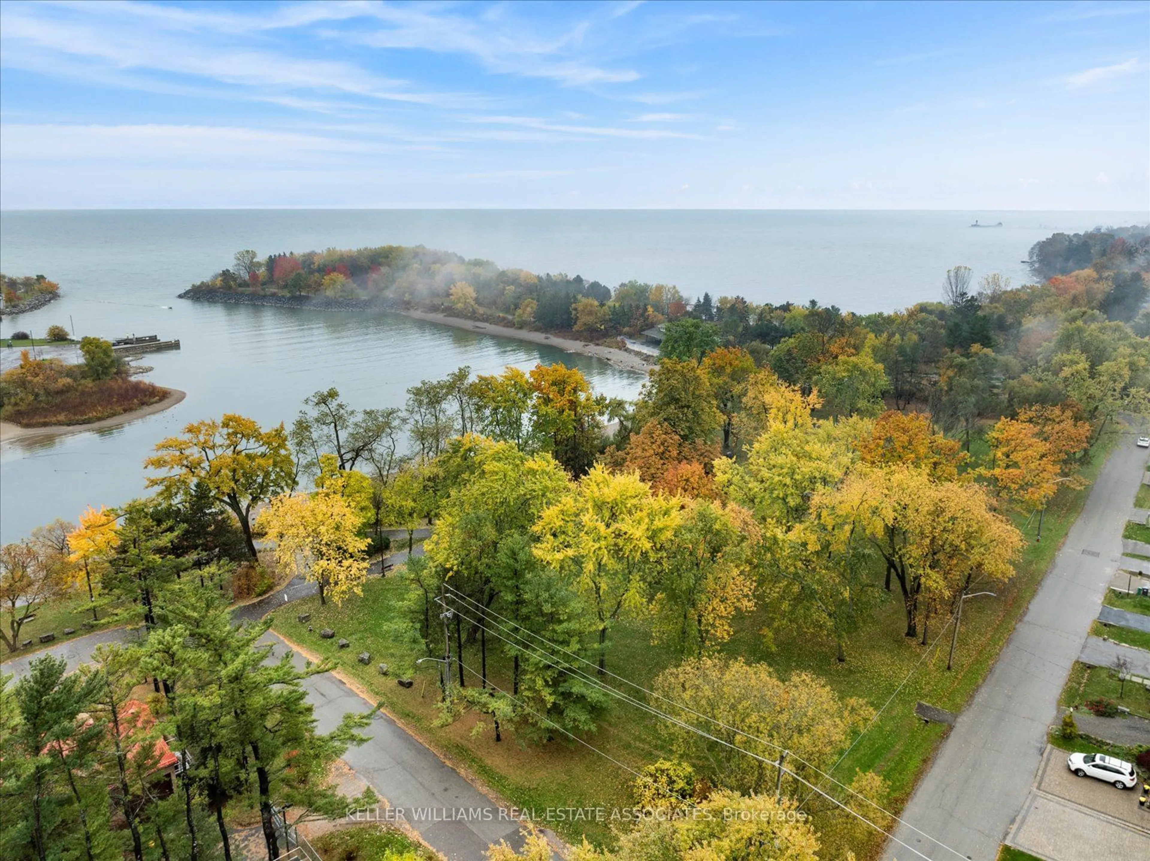 A pic from exterior of the house or condo, the view of lake or river for 859 Aviation Rd, Mississauga Ontario L5G 4H5