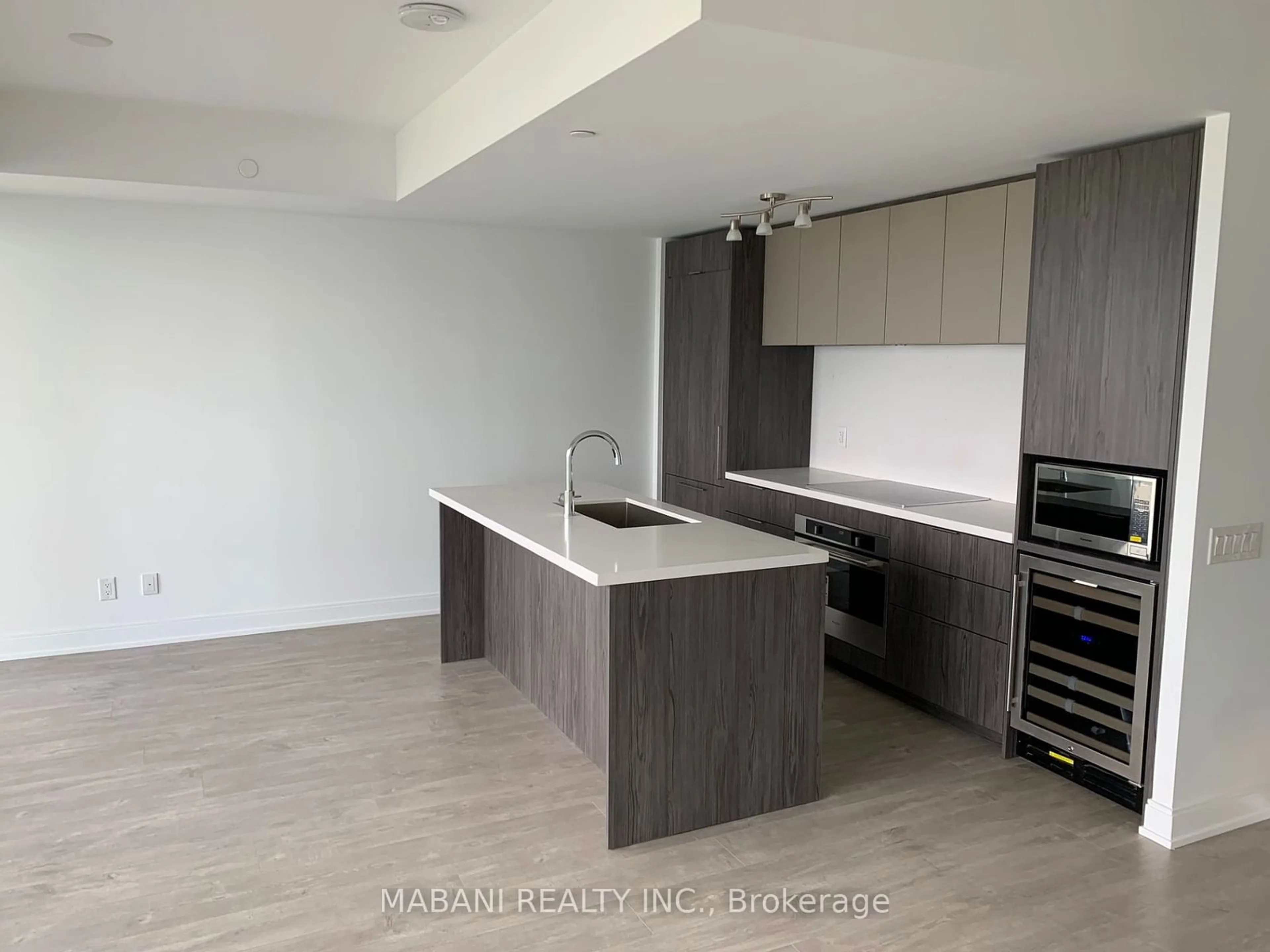 Open concept kitchen for 70 Annie Craig Dr #2705, Toronto Ontario M8V 0G2