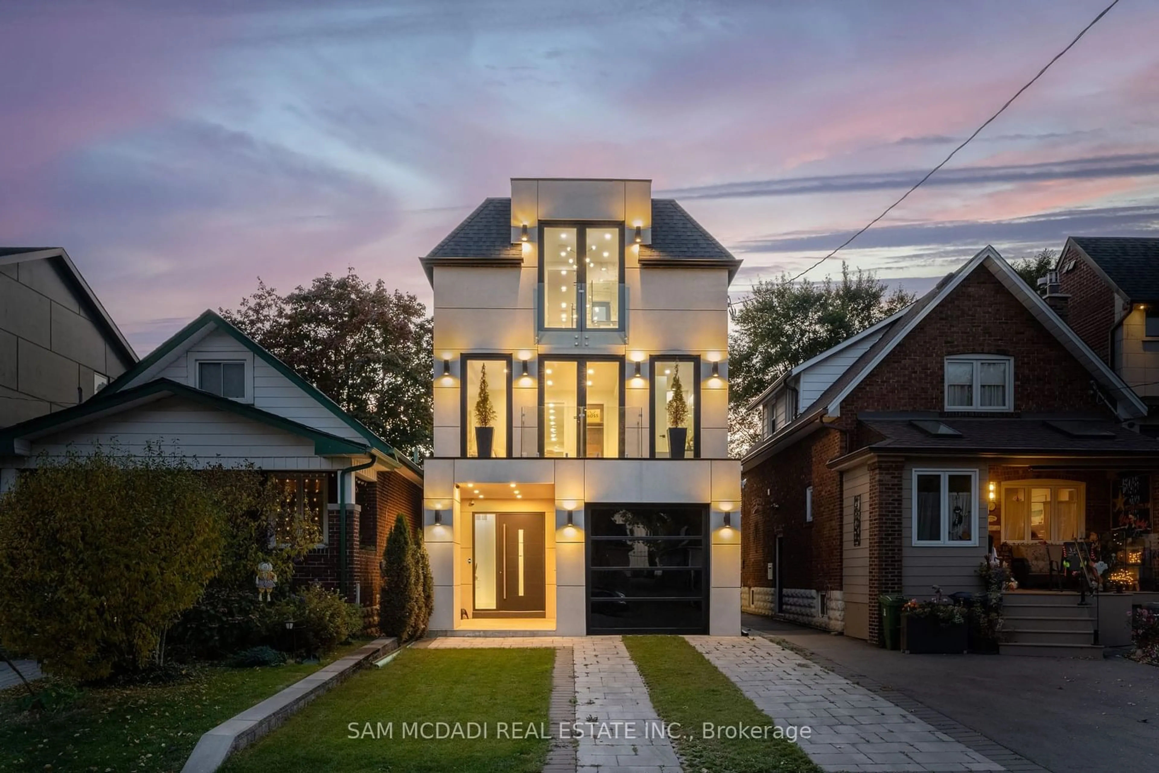 Home with brick exterior material for 40 Sixth St, Toronto Ontario M8V 3A2