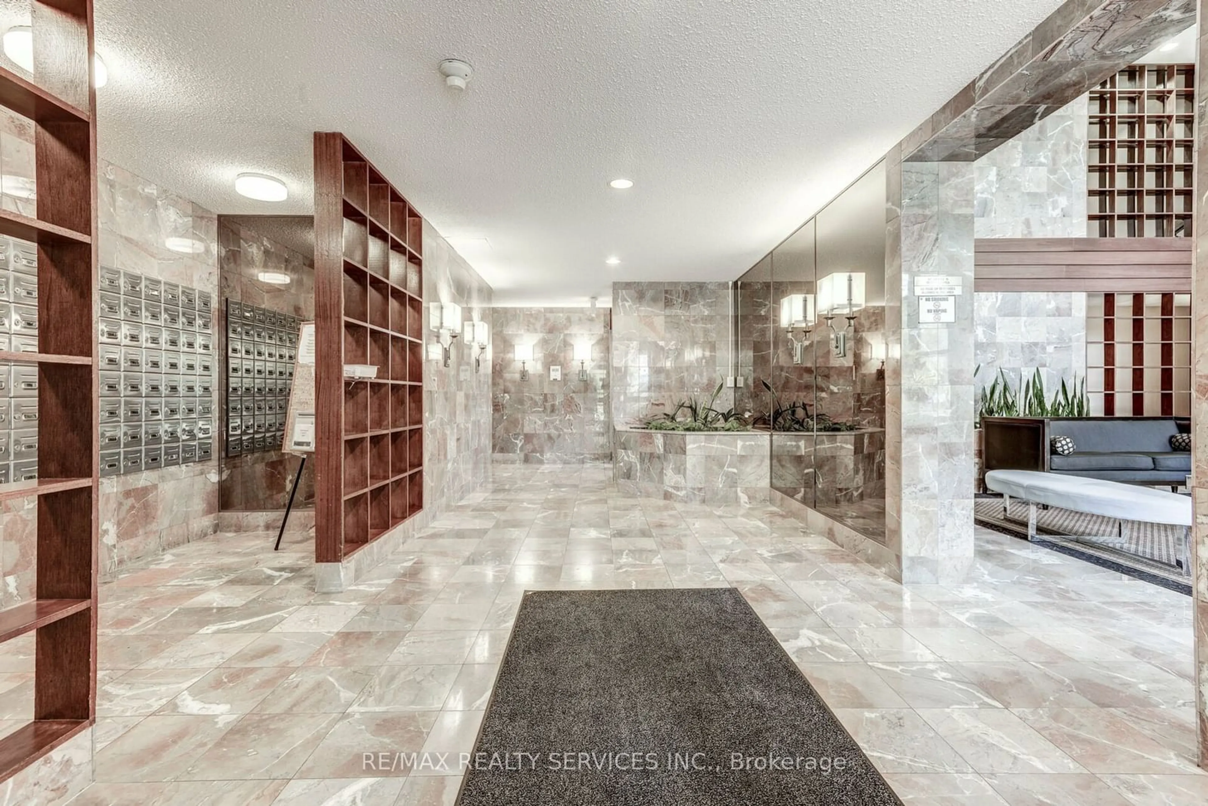 Indoor lobby, ceramic floors for 100 County Court Blvd #508, Brampton Ontario L6W 3X1