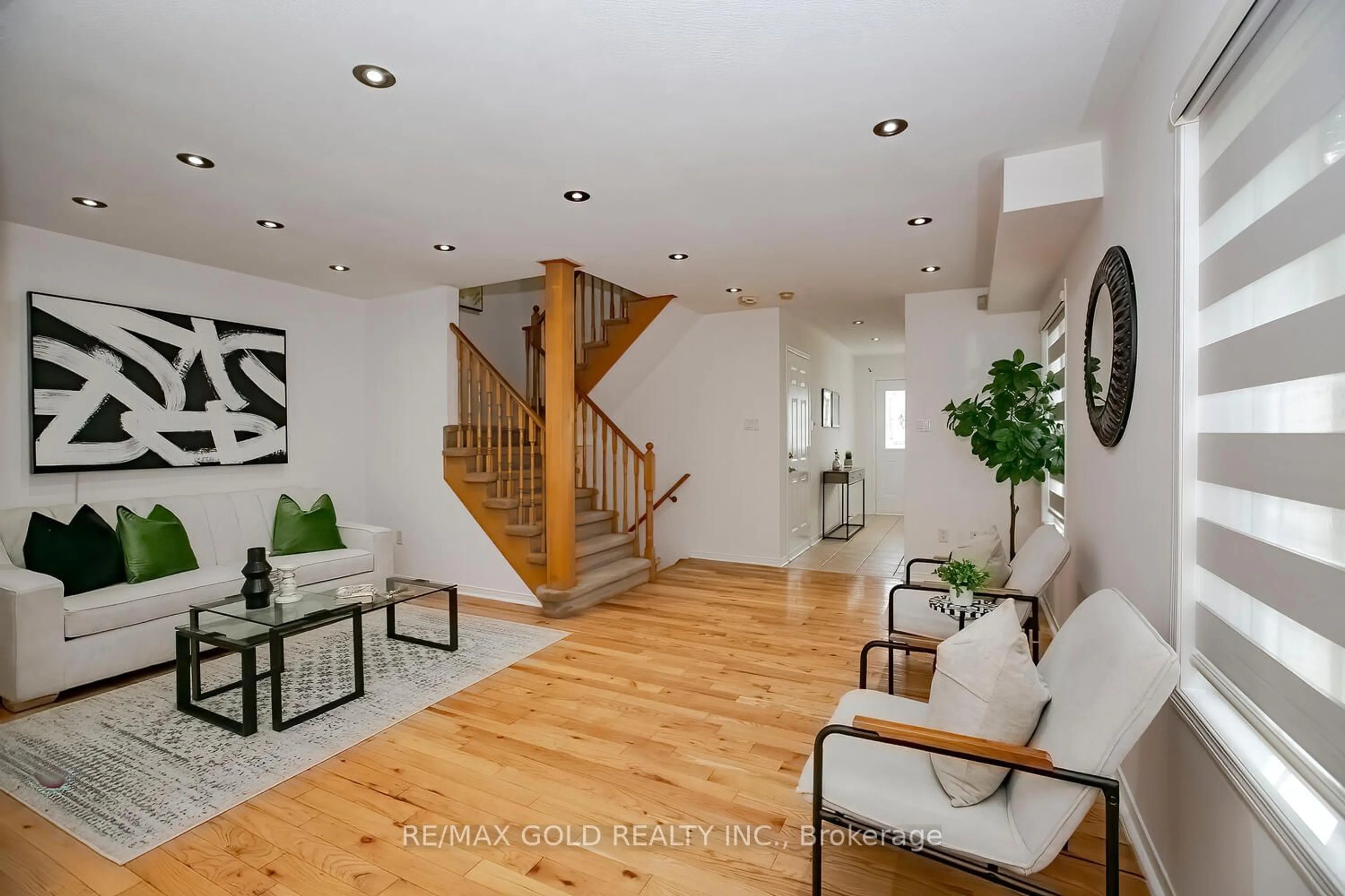 Indoor entryway, wood floors for 24 Plum Hollow Crt, Brampton Ontario L6R 2T5