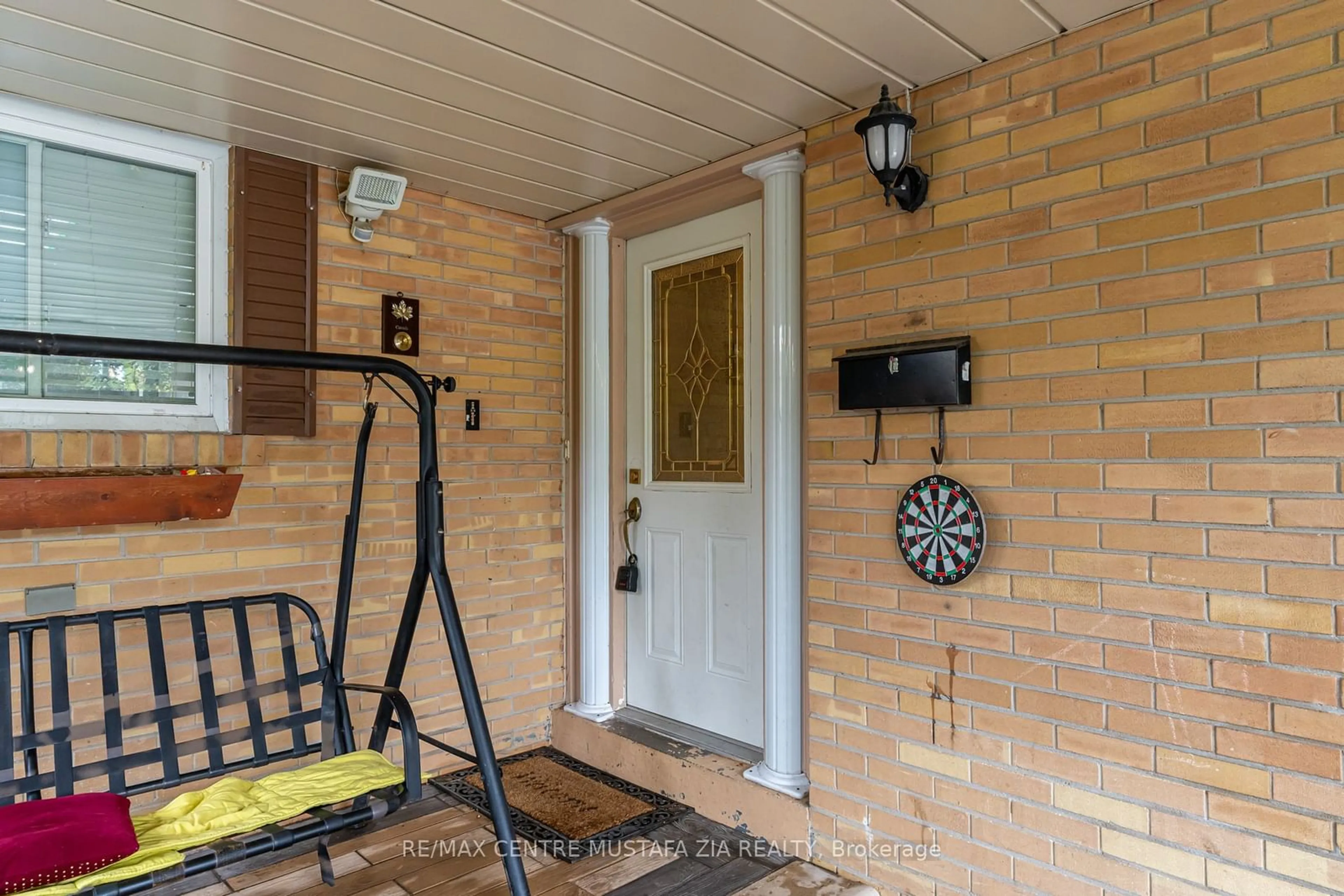 Indoor entryway for 2283 Delkus Cres, Mississauga Ontario L5A 1K8