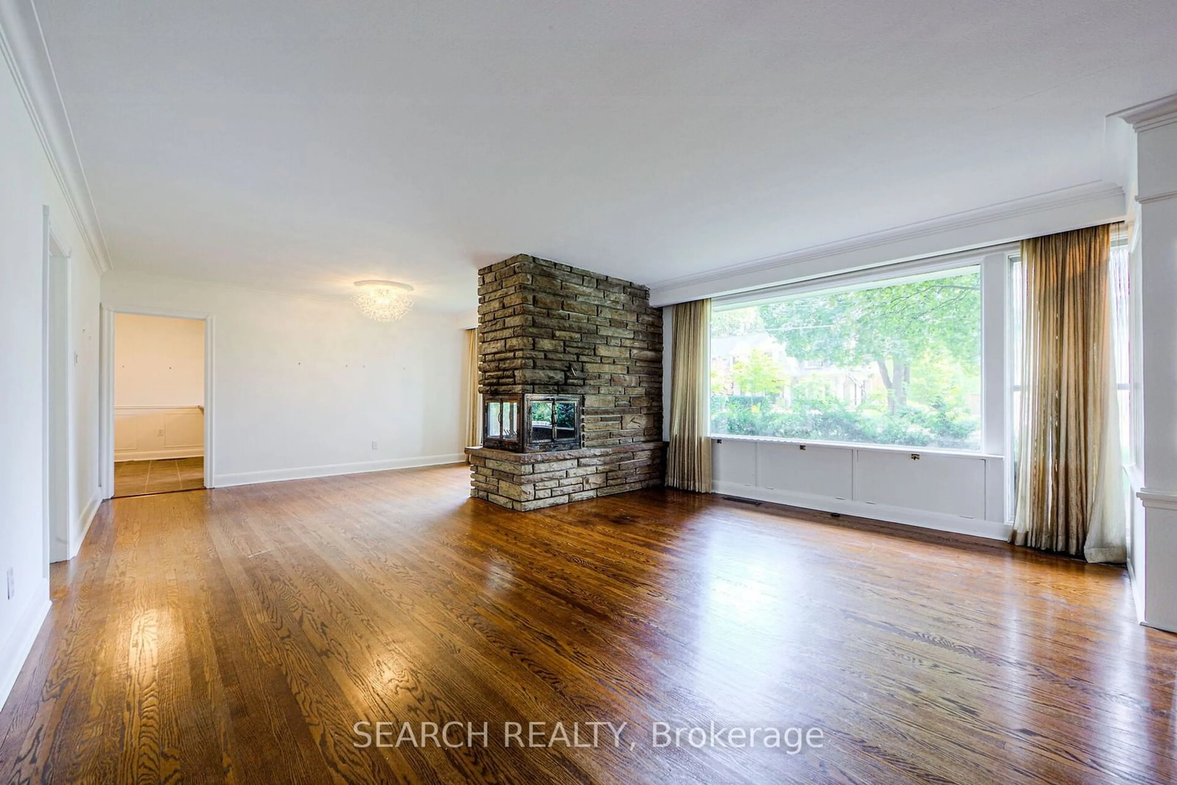 Living room, wood floors for 185 Briarhill Dr, Mississauga Ontario L5G 2N4