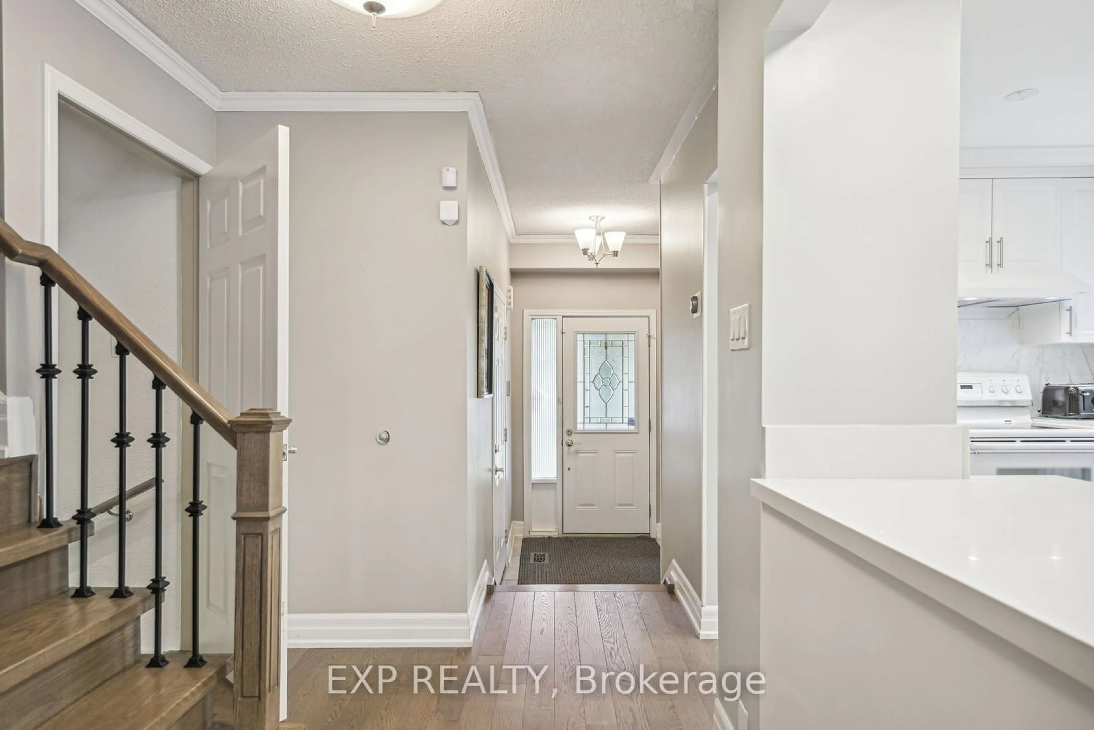 Indoor entryway, wood floors for 22 Amberwood Sq, Brampton Ontario L6Z 1G3